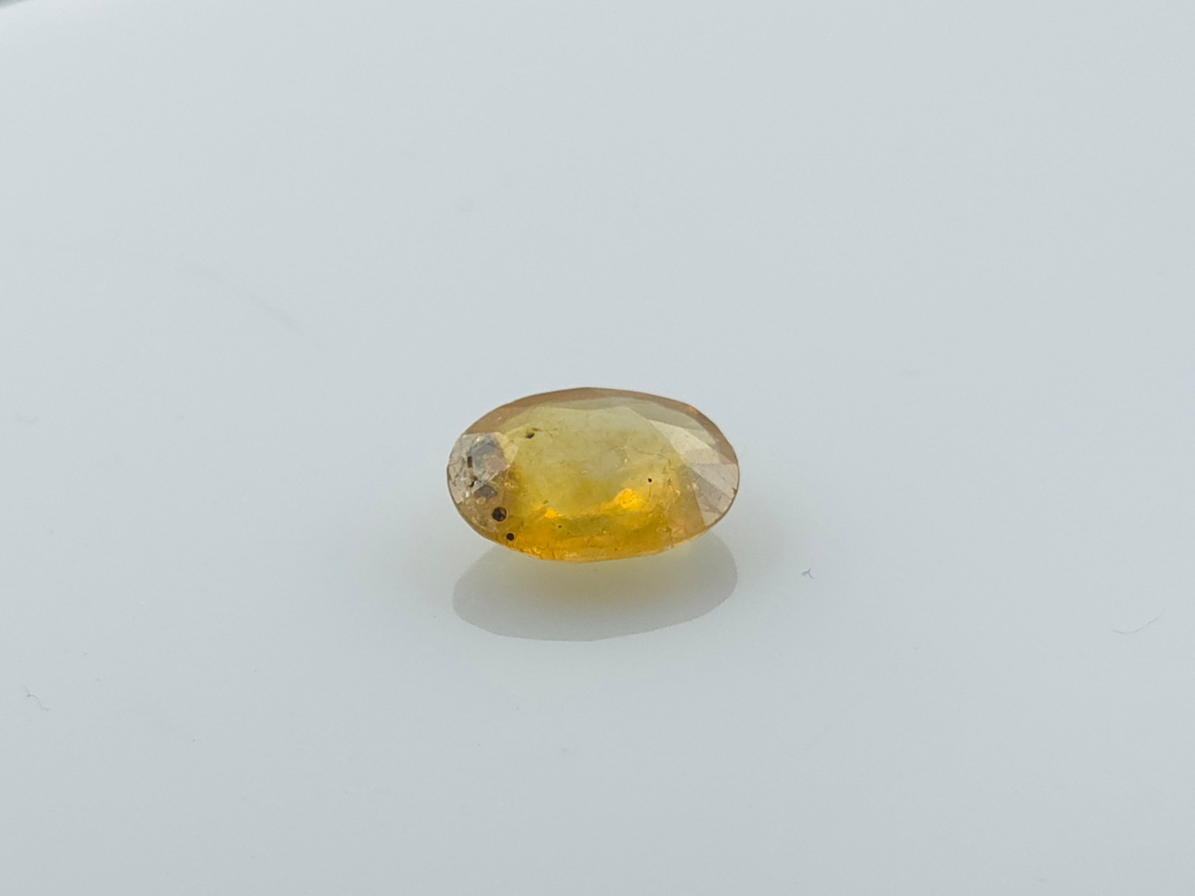 YELLOW SAPPHIRE - 4.27 CARATS