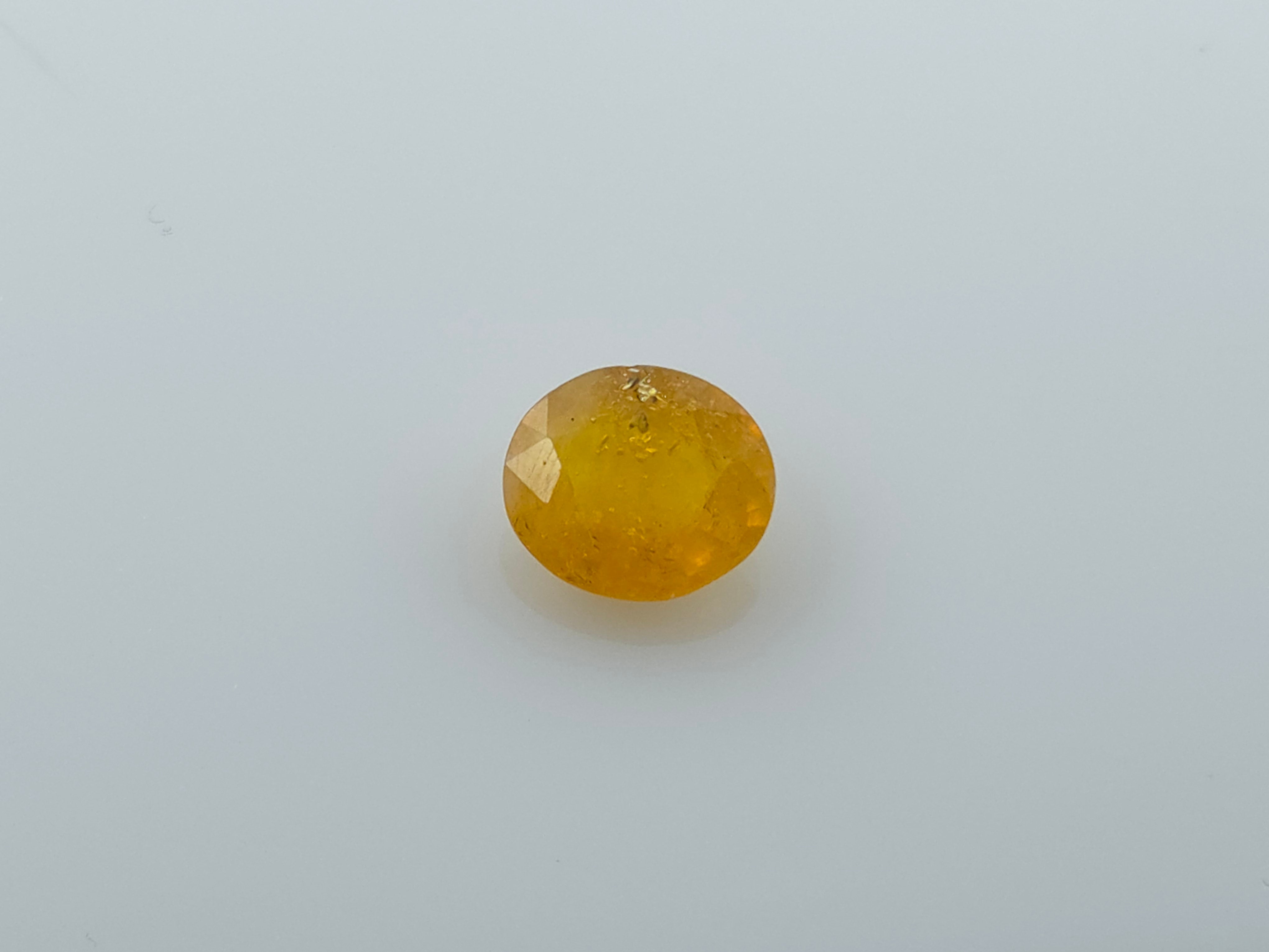 YELLOW SAPPHIRE - 4.86 CARATS