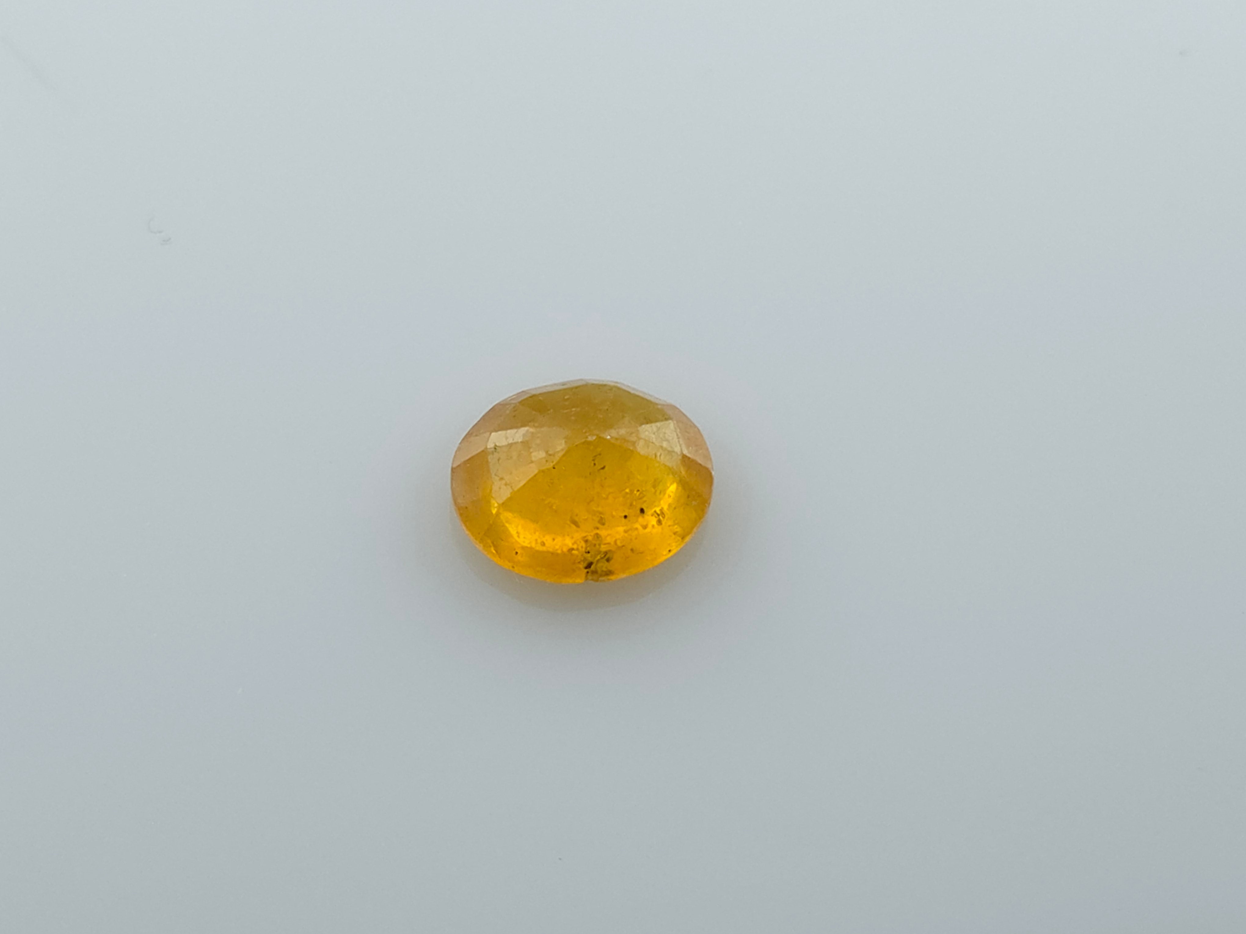 YELLOW SAPPHIRE - 4.86 CARATS