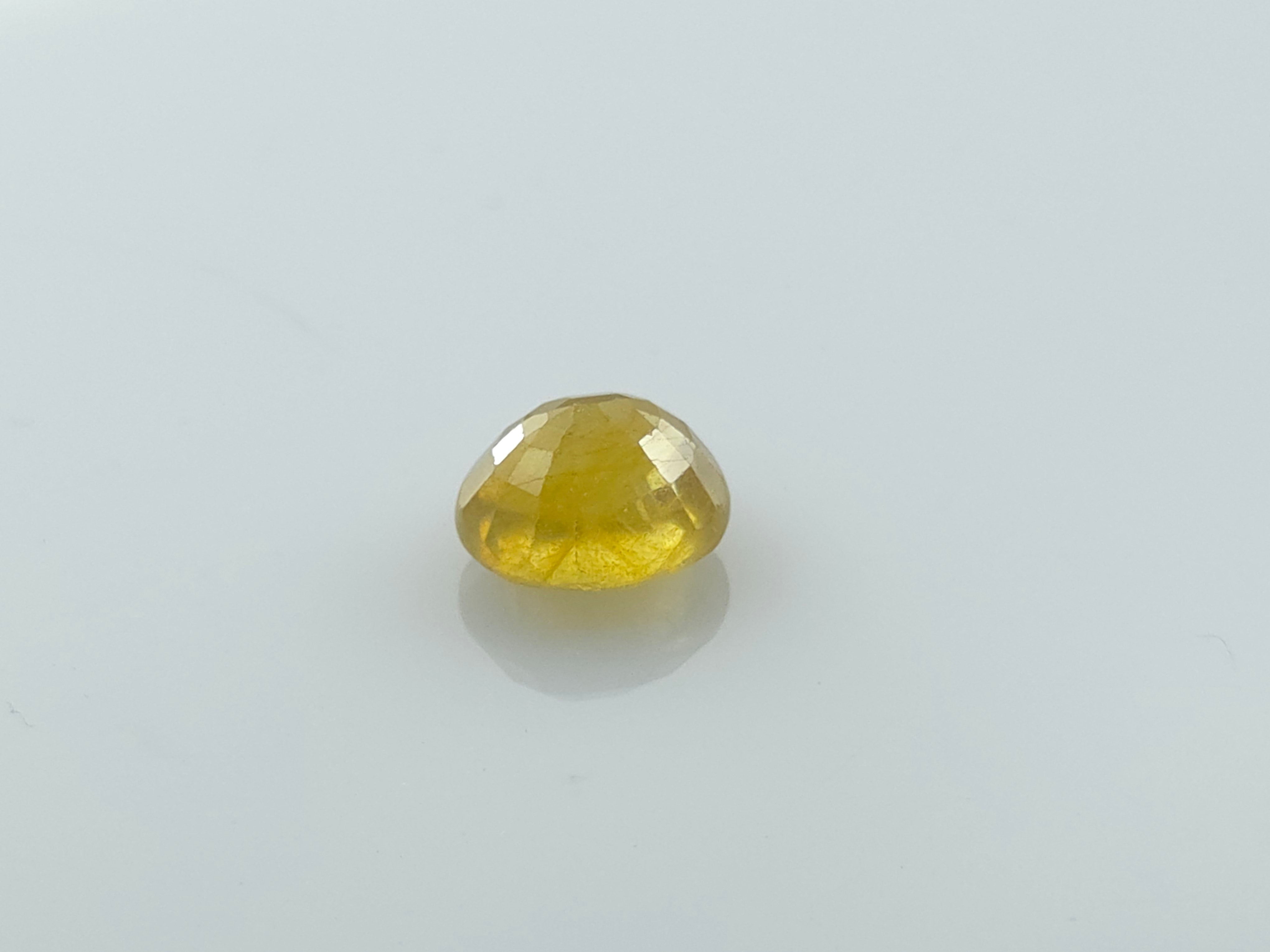 YELLOW SAPPHIRE - 5.85 CARATS
