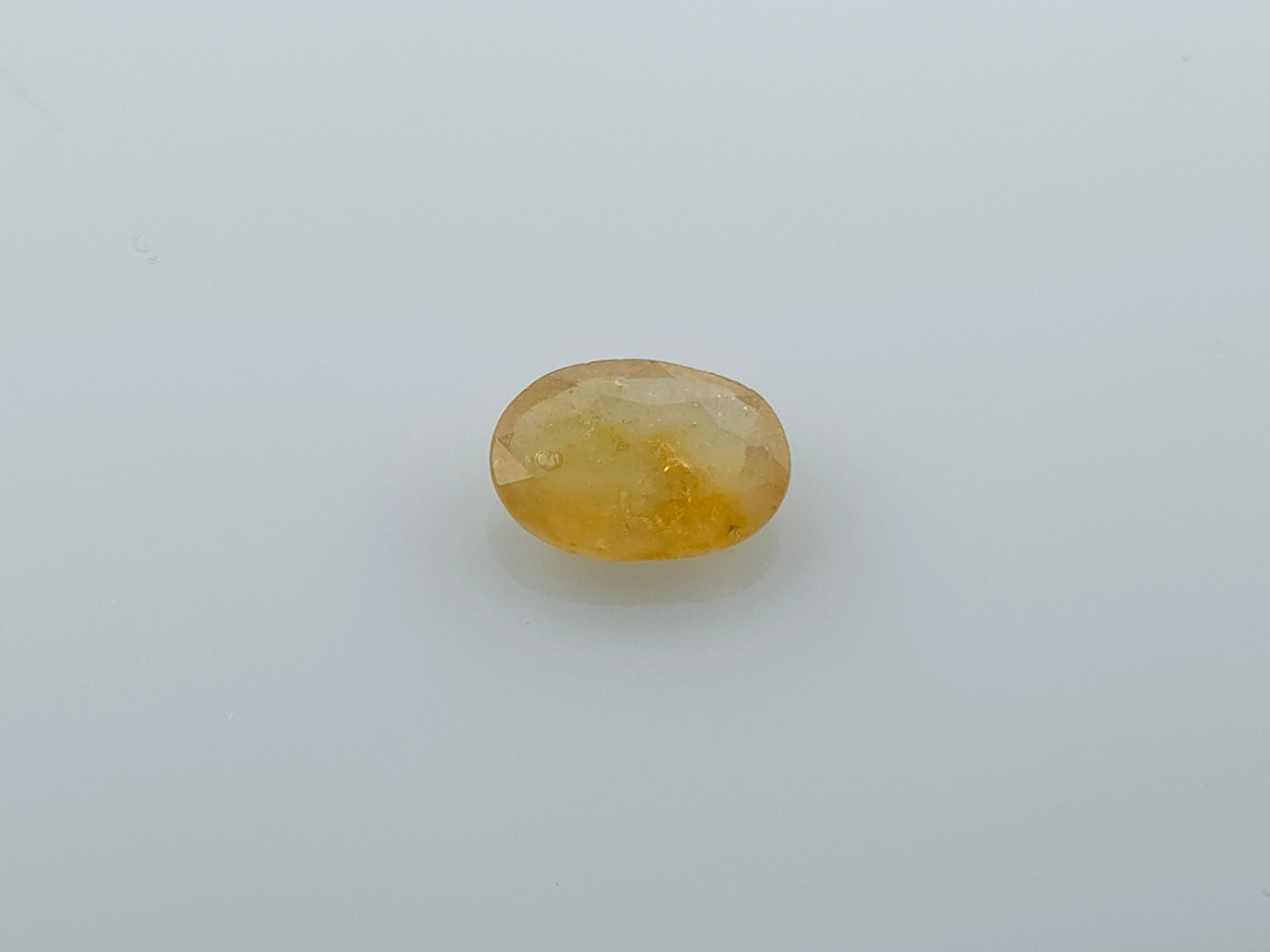 YELLOW SAPPHIRE - 4.83 CARATS