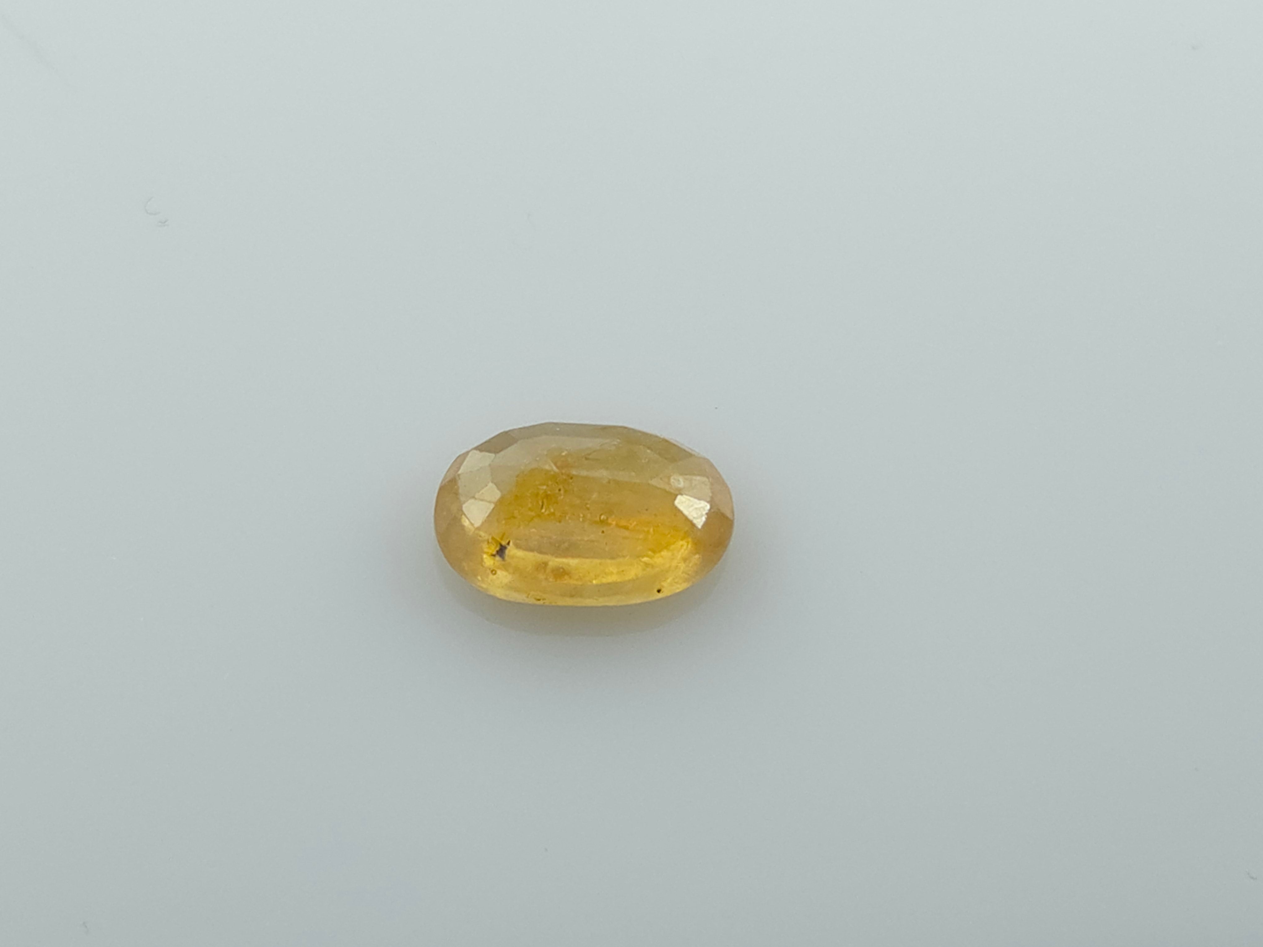 YELLOW SAPPHIRE - 4.83 CARATS