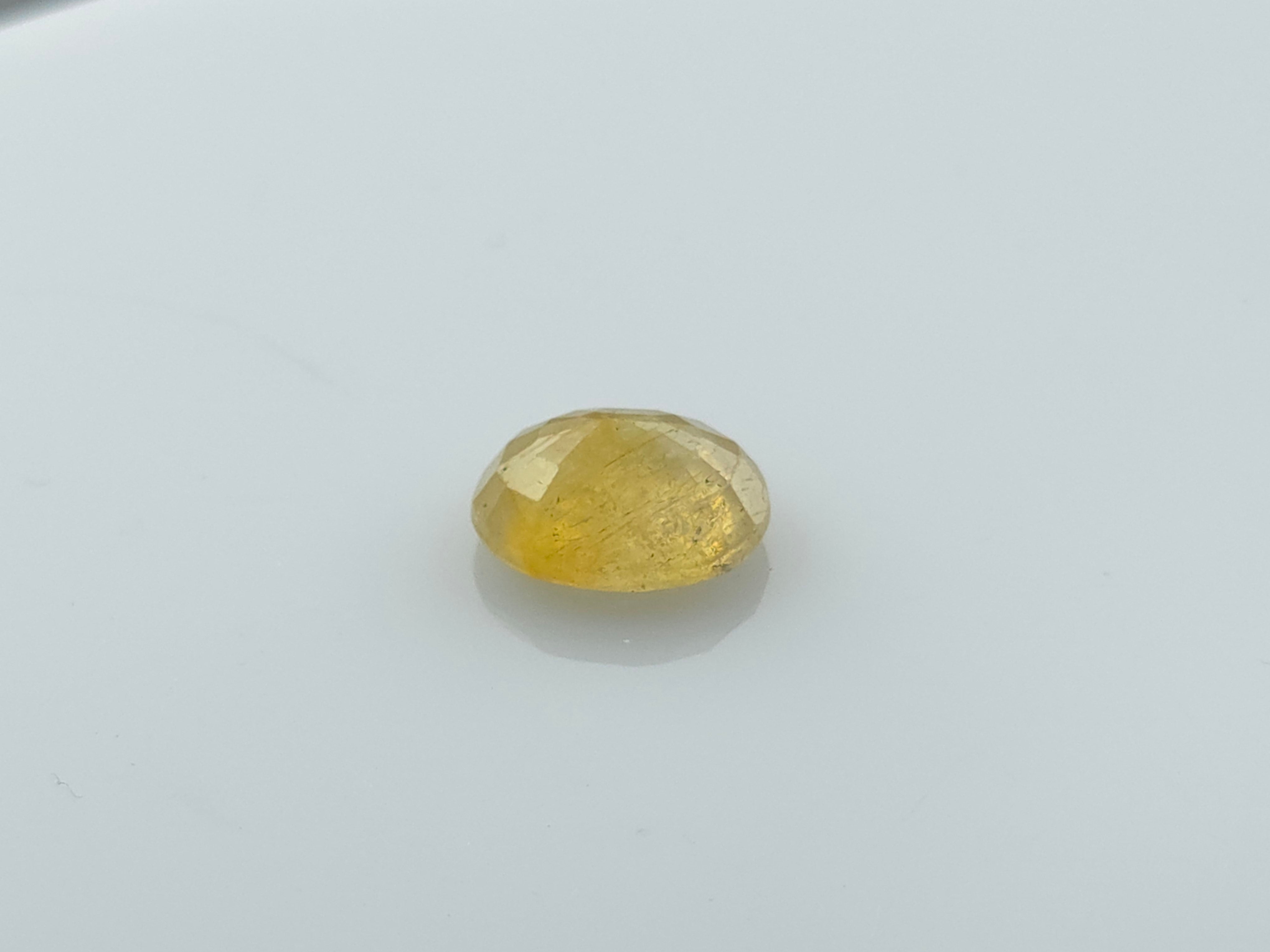 YELLOW SAPPHIRE - 5.53 CARATS