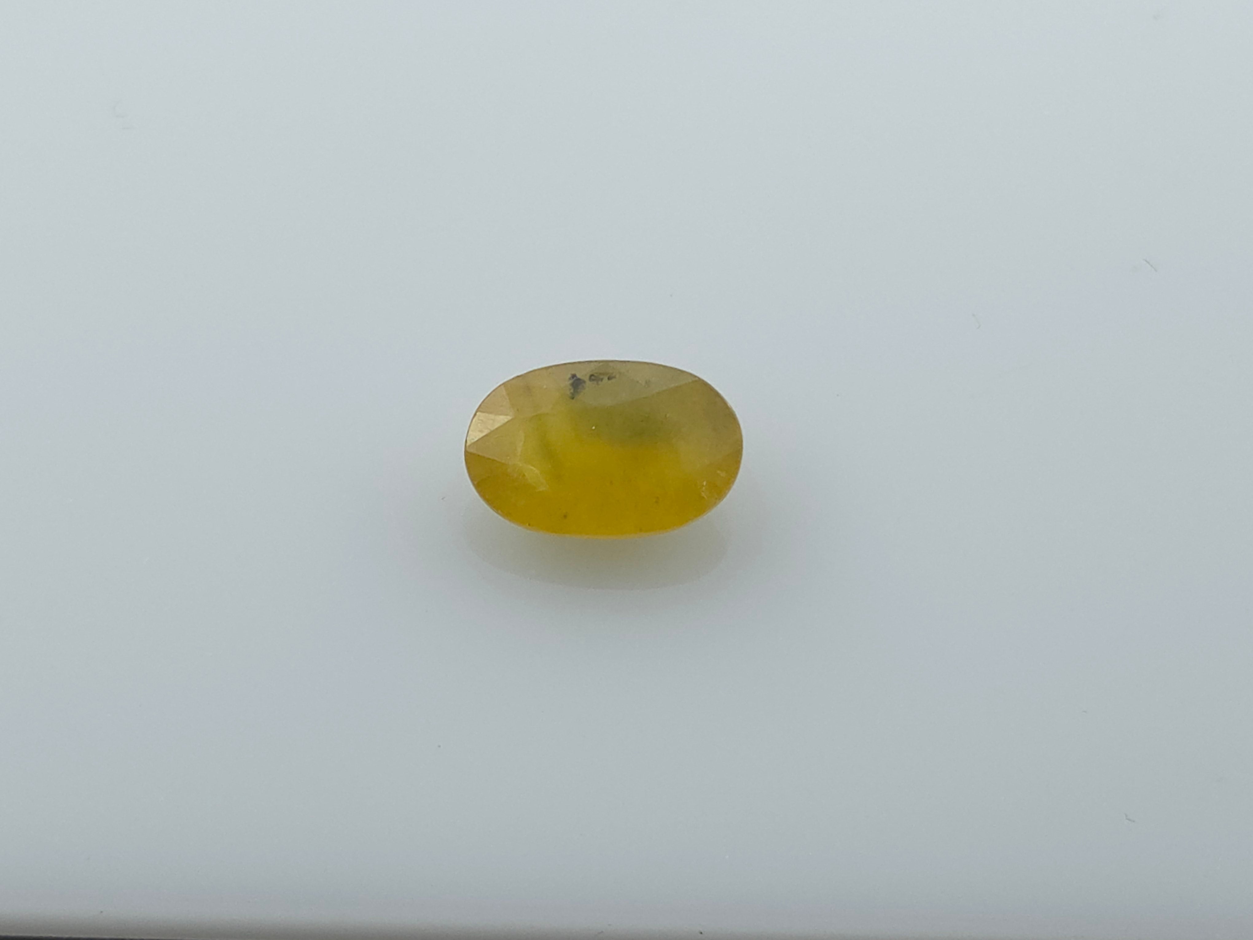 YELLOW SAPPHIRE - 4.15 CARATS