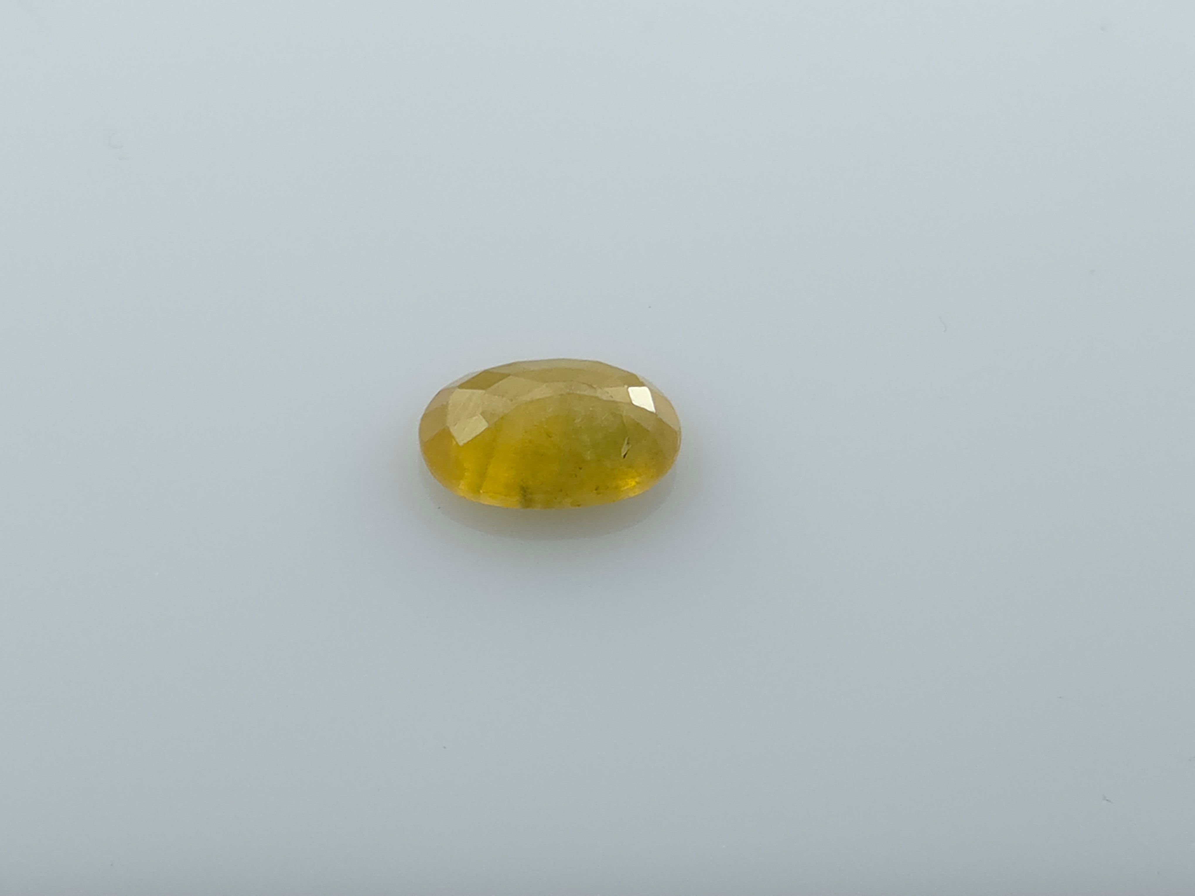 YELLOW SAPPHIRE - 4.15 CARATS