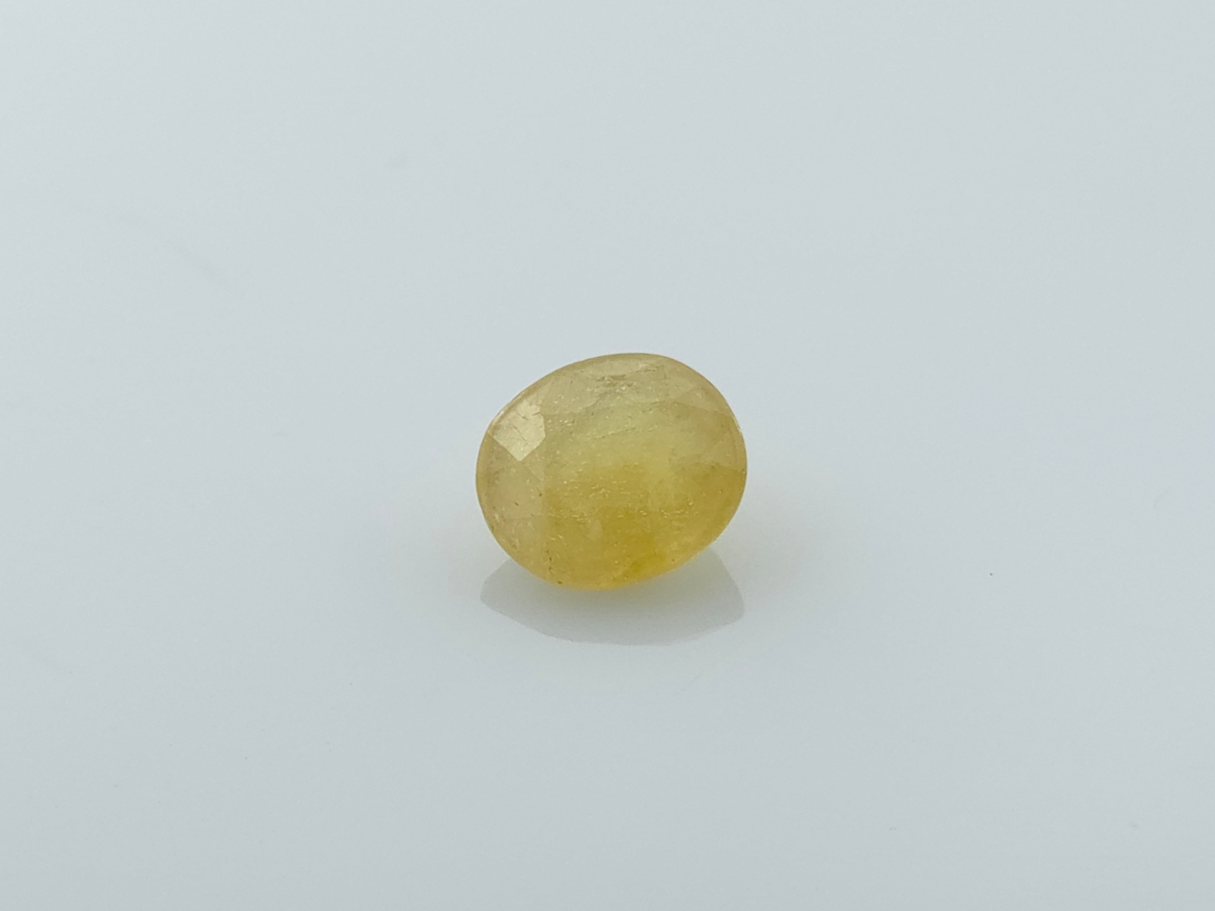 YELLOW SAPPHIRE - 4.89 CARATS