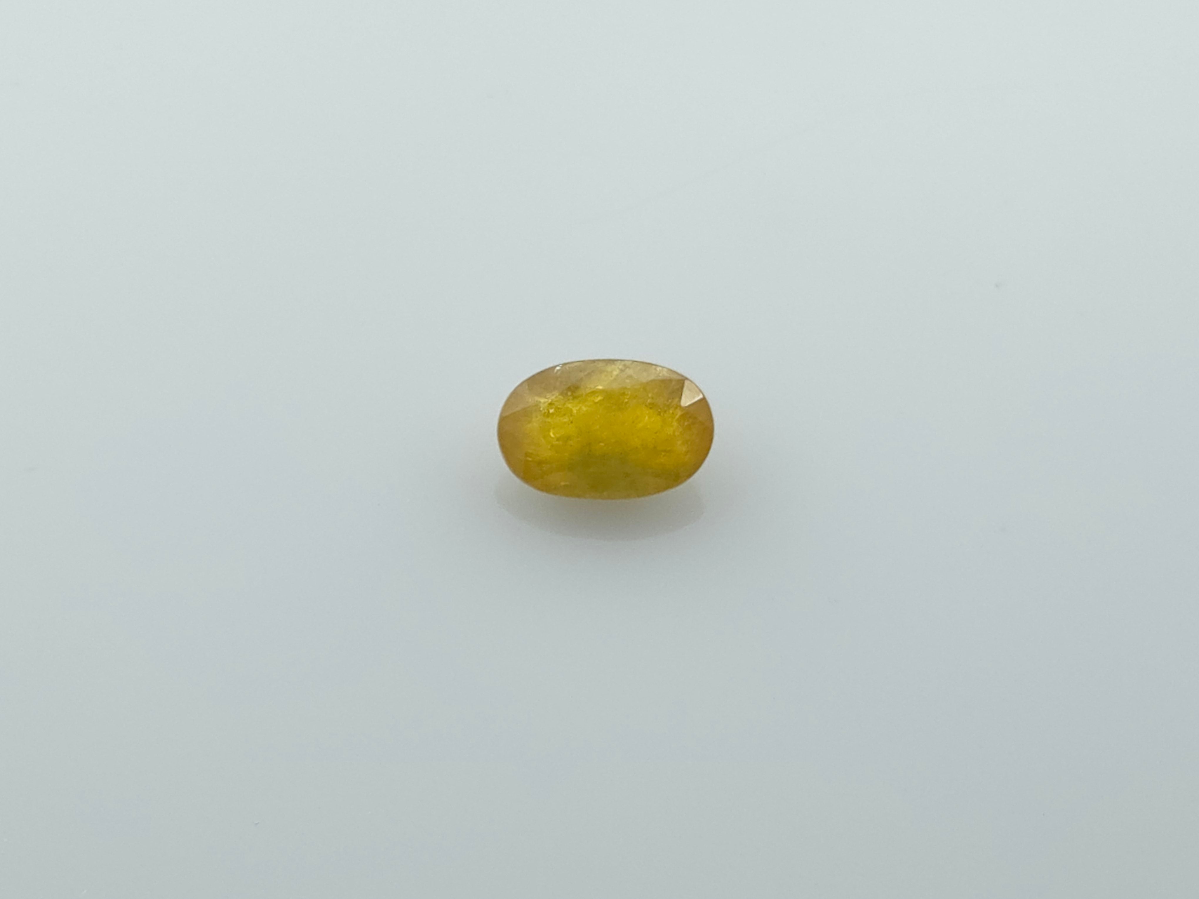 YELLOW SAPPHIRE - 3.15 CARATS