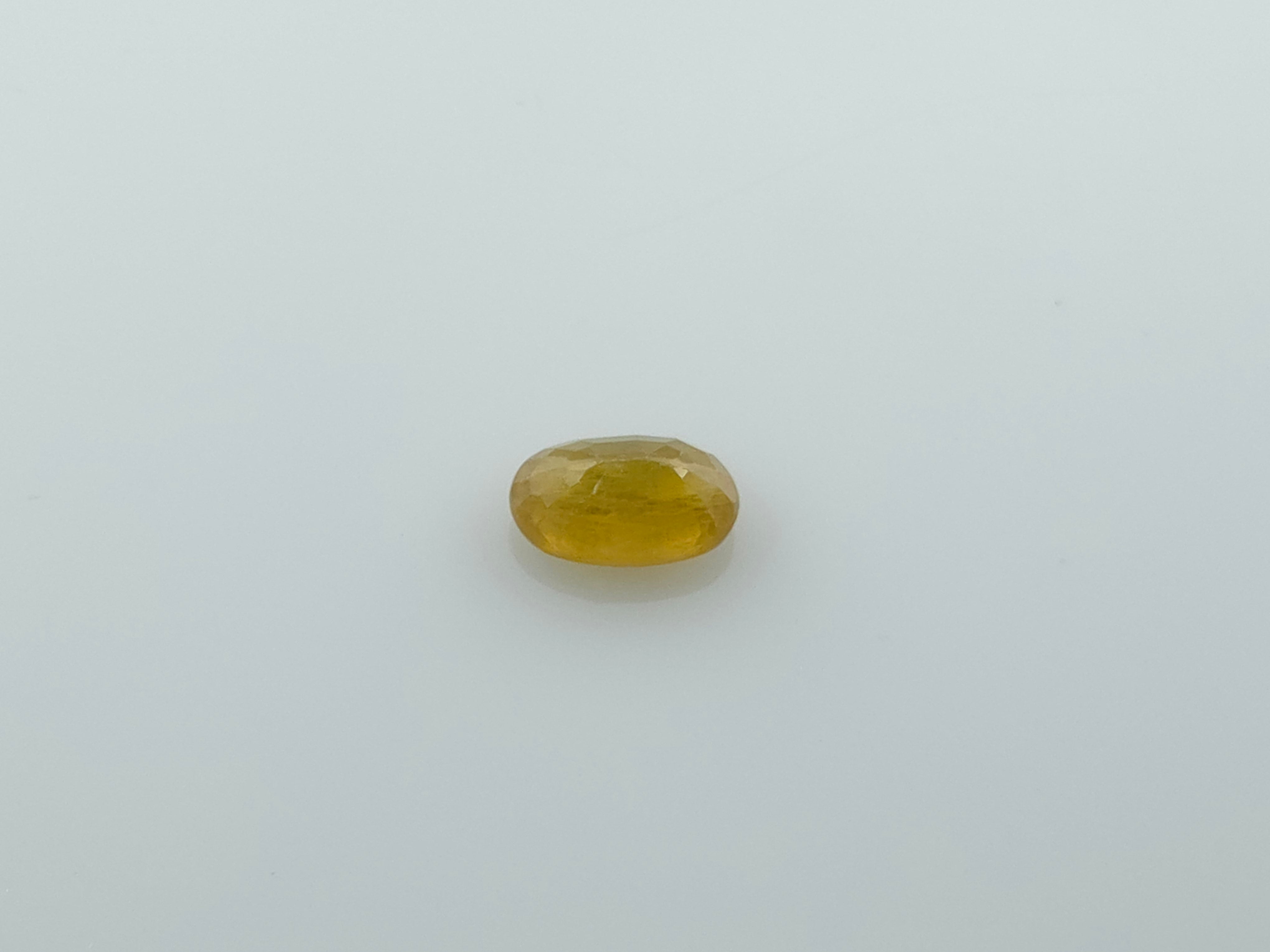 YELLOW SAPPHIRE - 3.15 CARATS