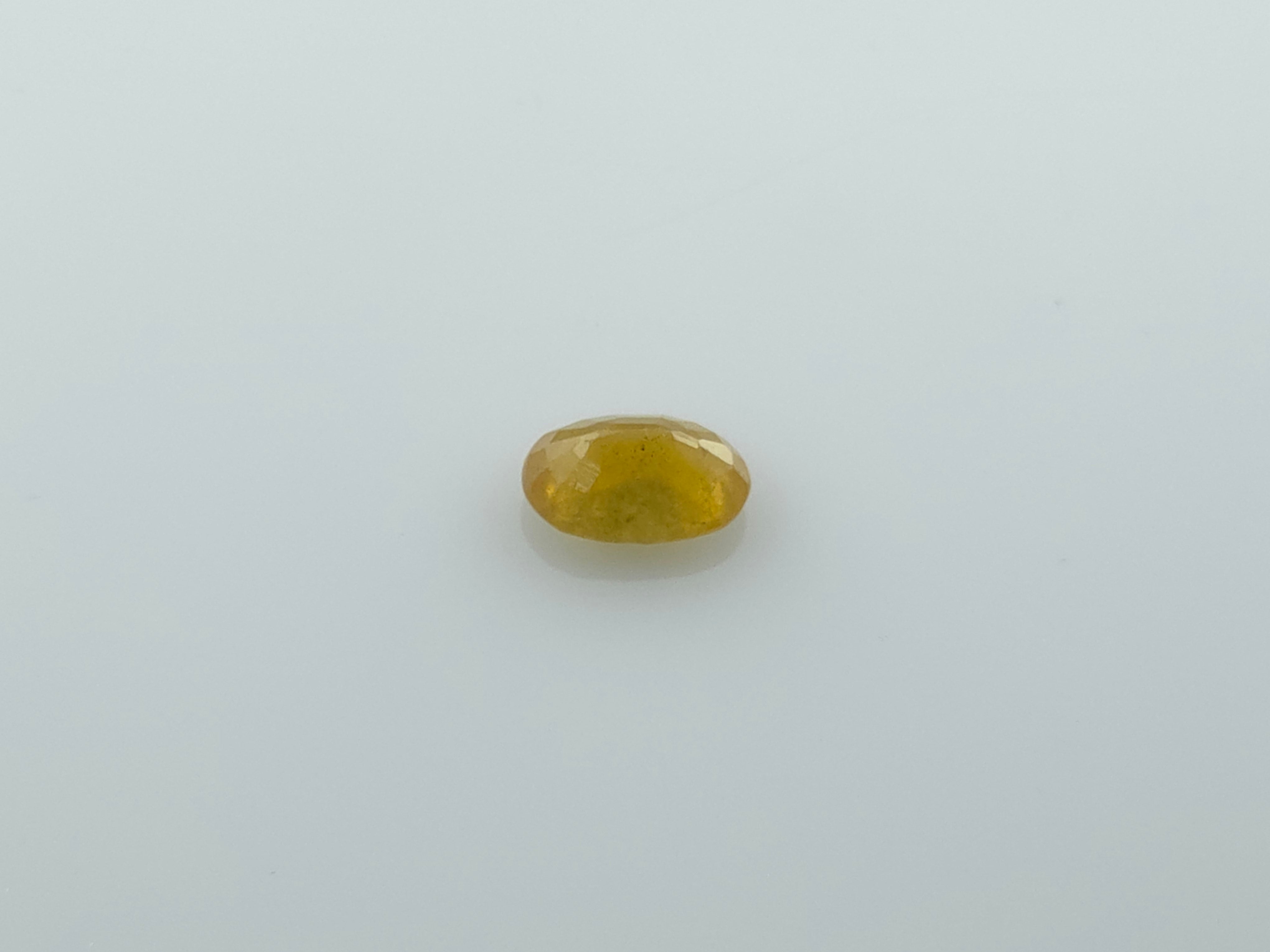 YELLOW SAPPHIRE - 3.15 CARATS