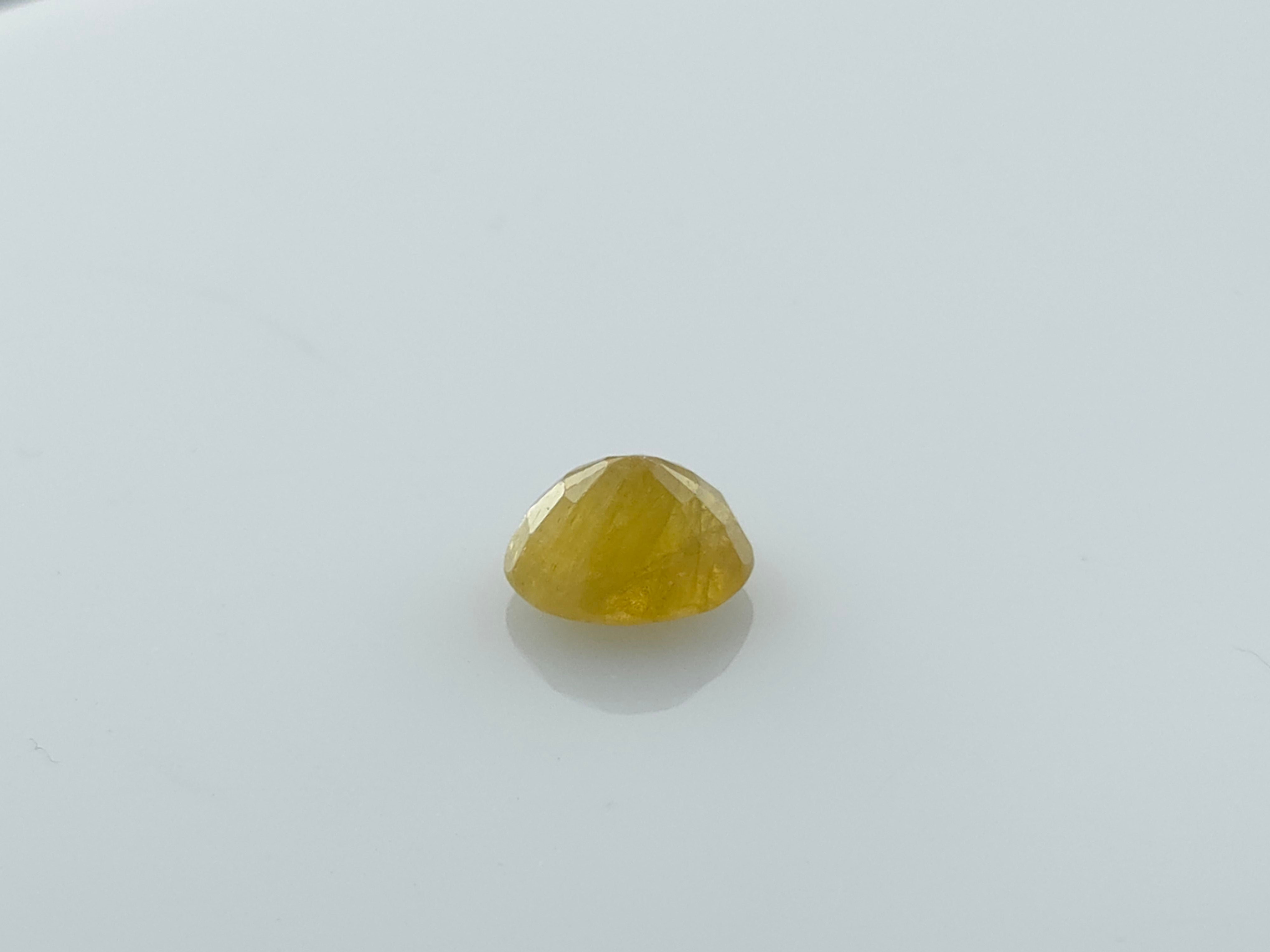 YELLOW SAPPHIRE - 3.4 CARATS