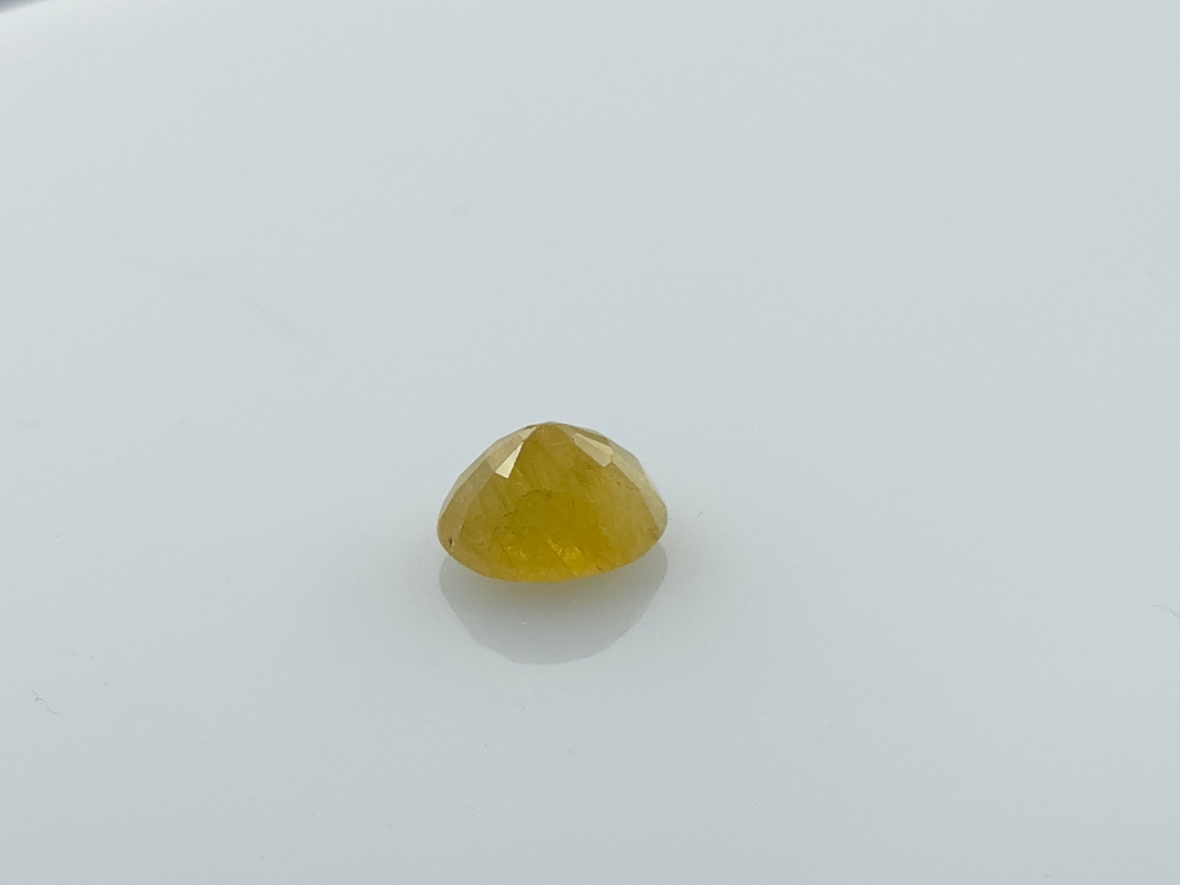 YELLOW SAPPHIRE - 3.4 CARATS