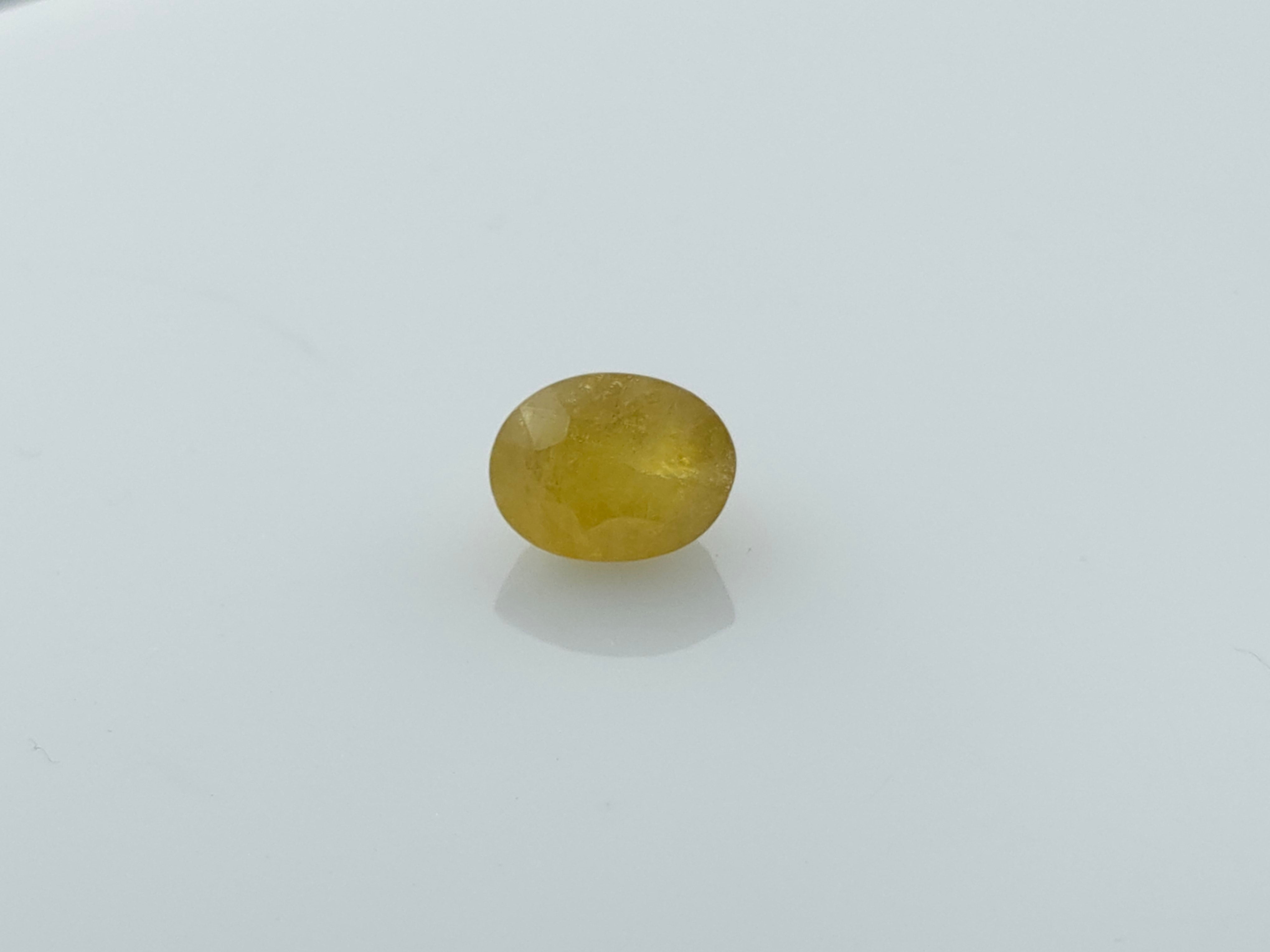 YELLOW SAPPHIRE - 3.4 CARATS