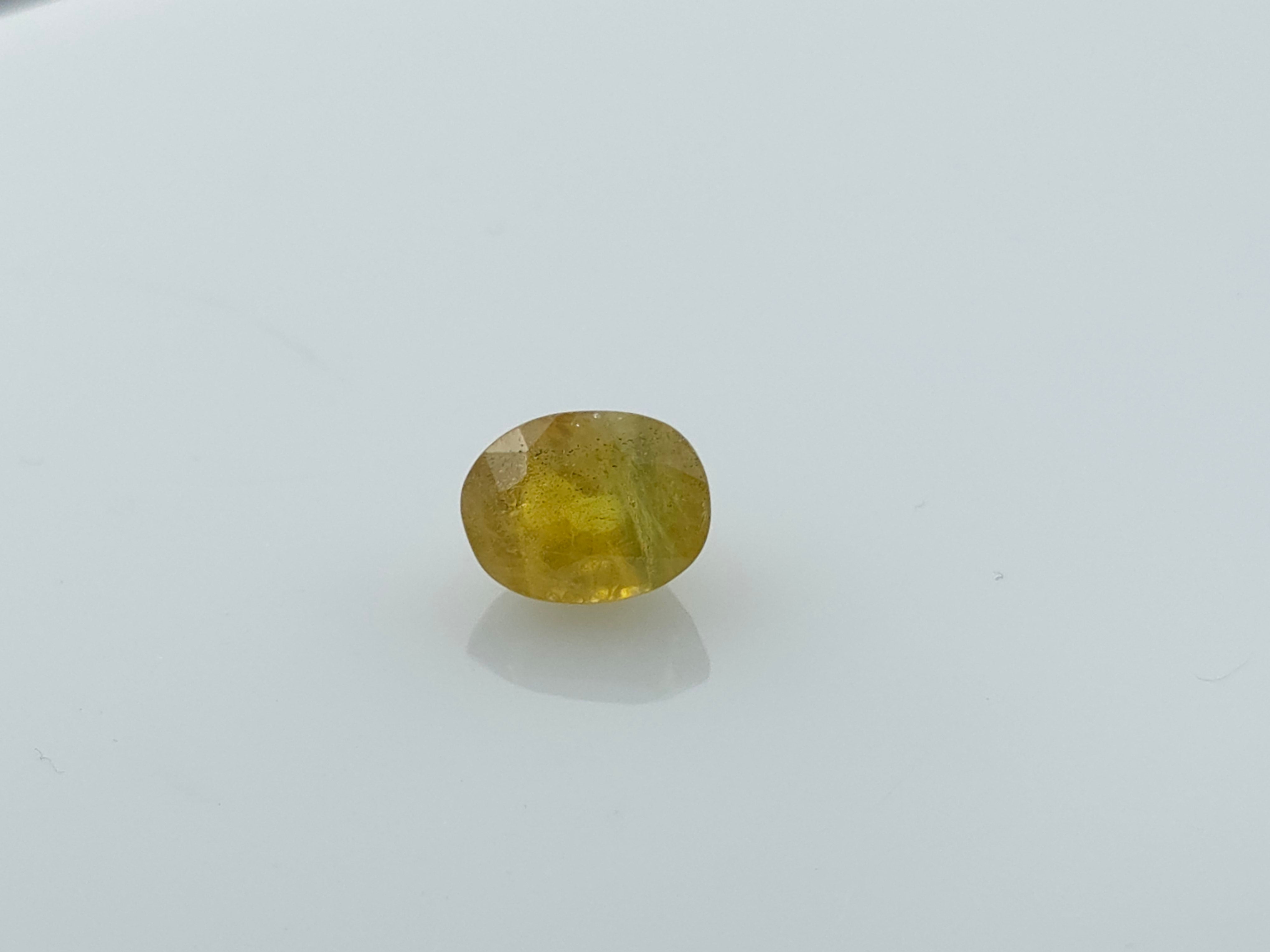 YELLOW SAPPHIRE - 3.39 CARATS