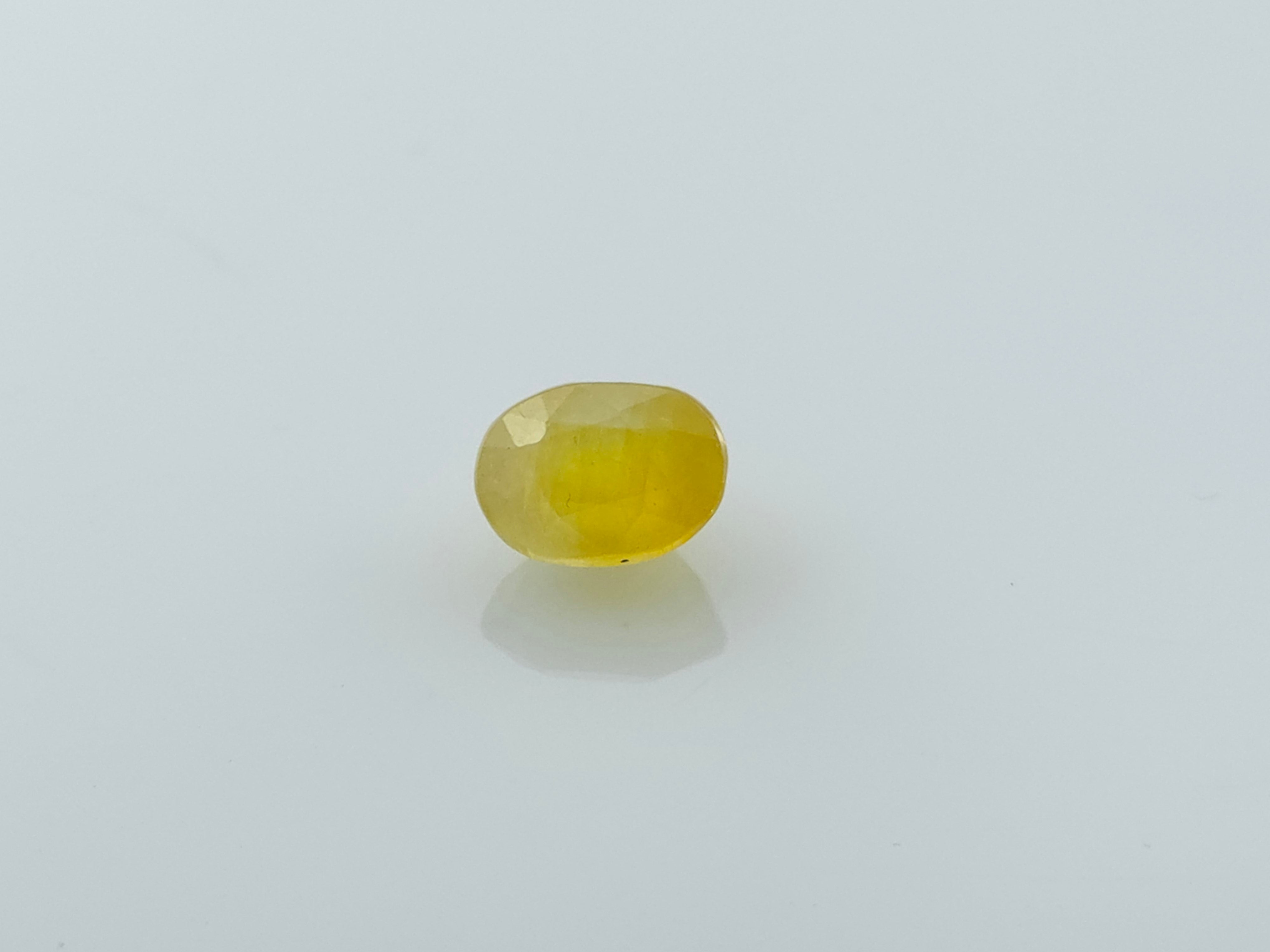 YELLOW SAPPHIRE - 4.1 CARATS