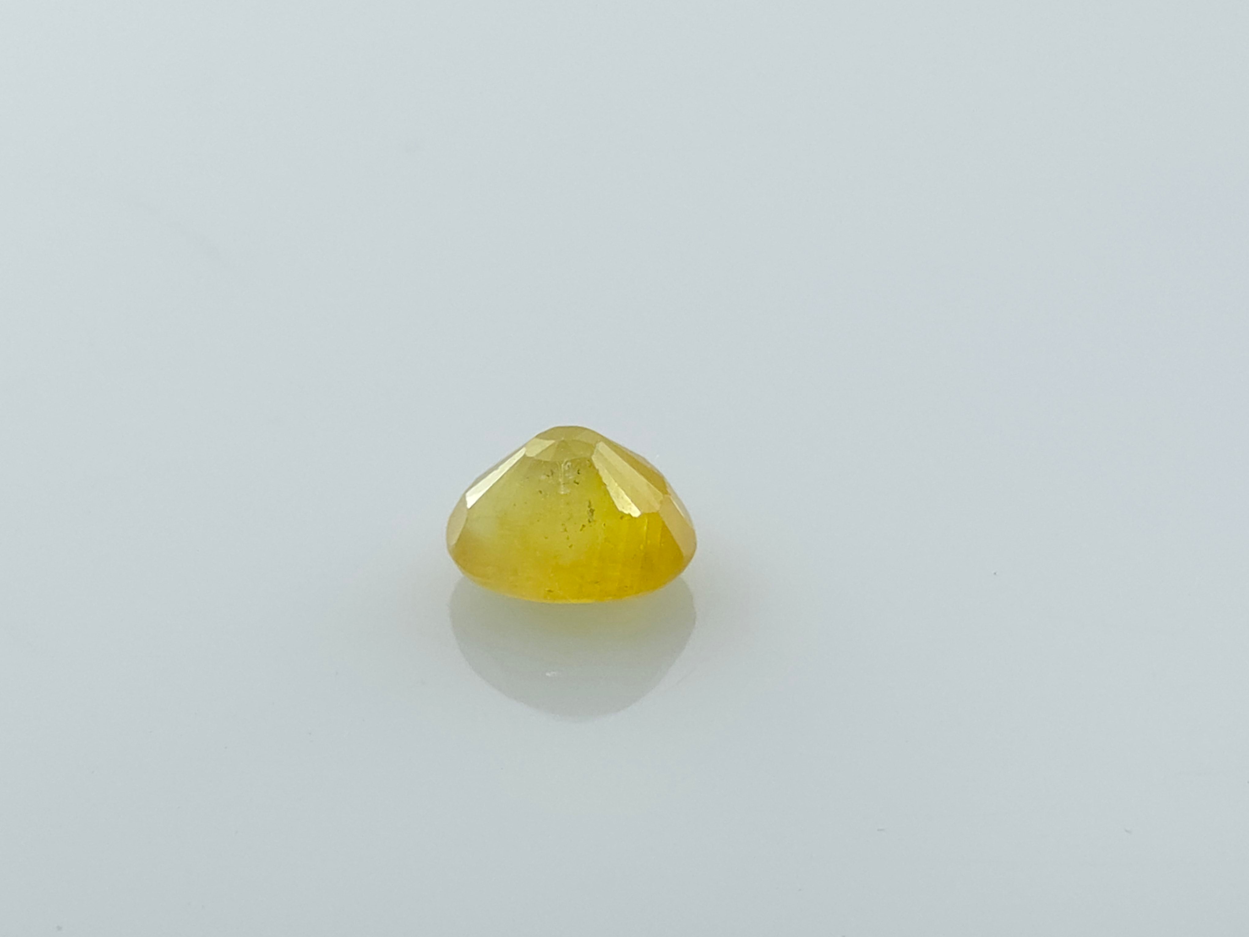 YELLOW SAPPHIRE - 4.1 CARATS