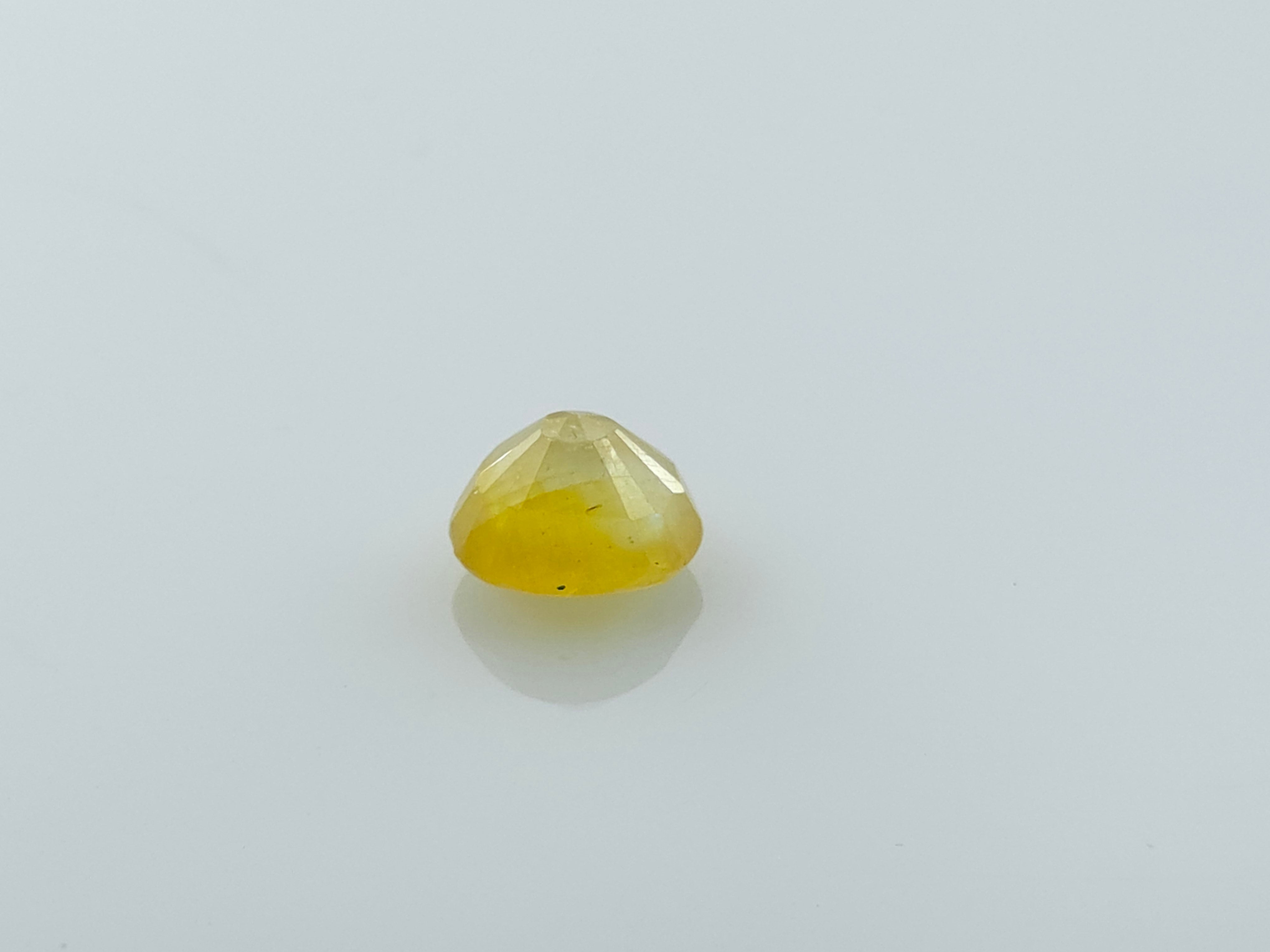 YELLOW SAPPHIRE - 4.1 CARATS