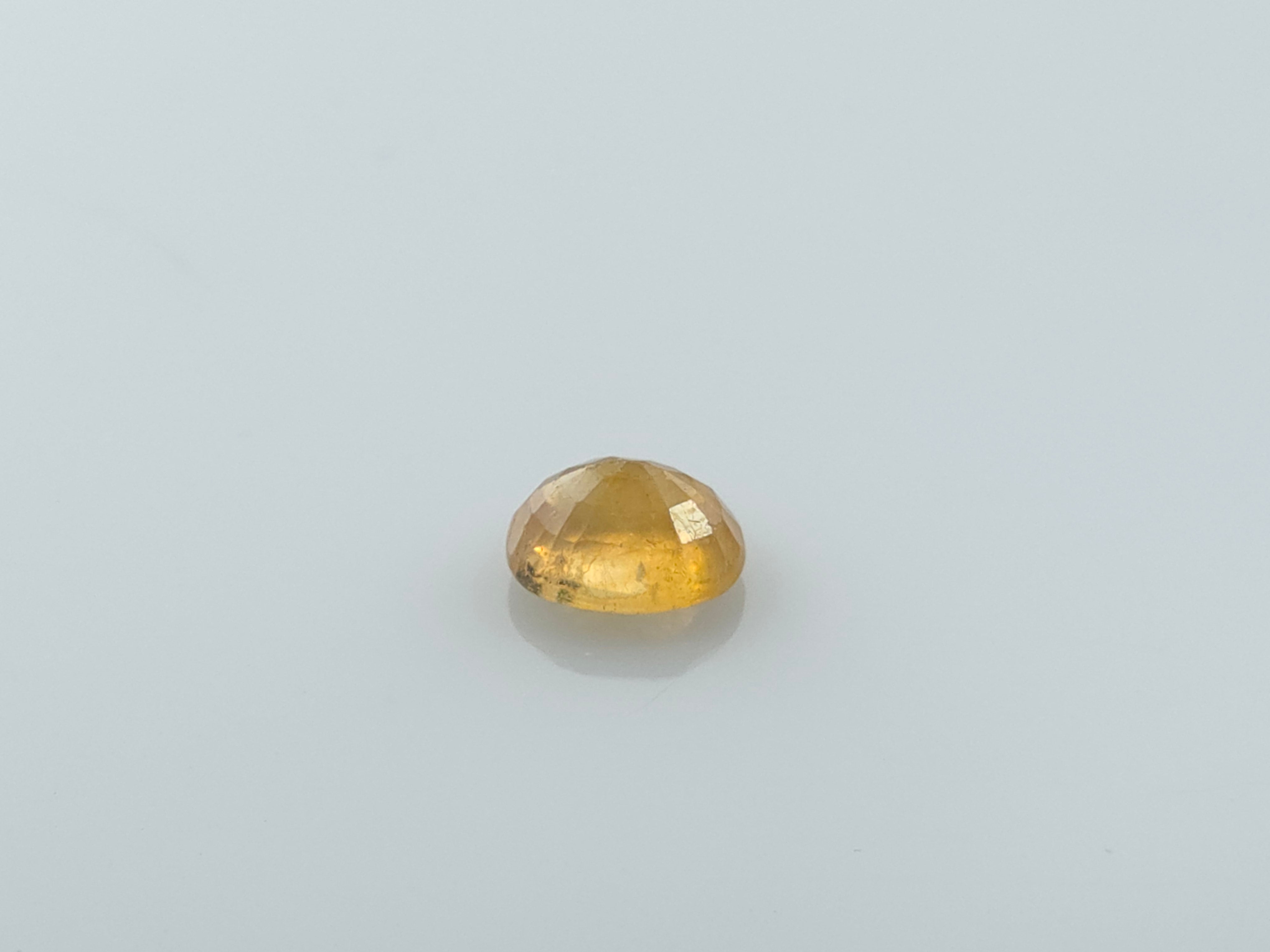 YELLOW SAPPHIRE - 2.98 CARATS