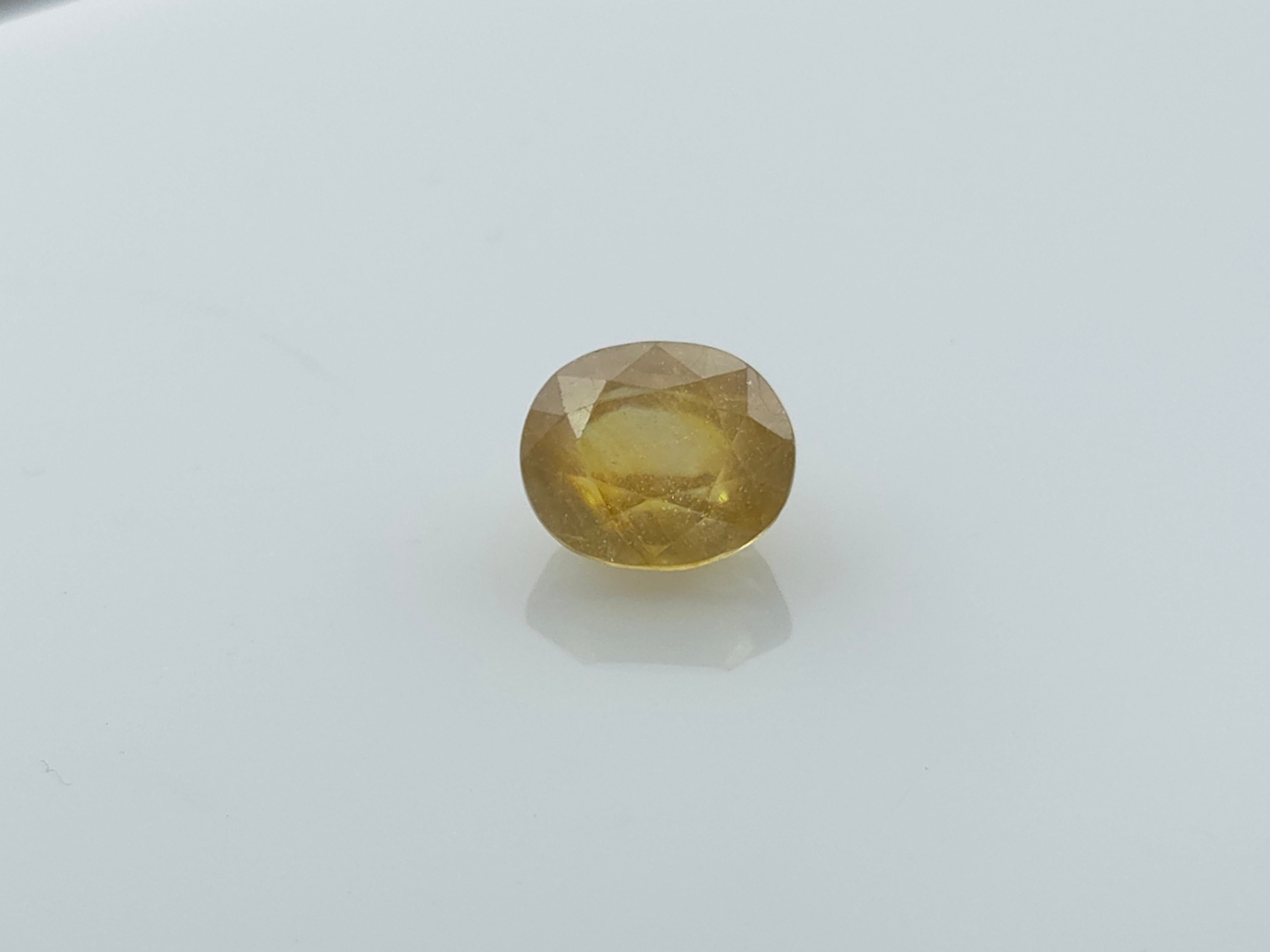 YELLOW SAPPHIRE - 5.55 CARATS