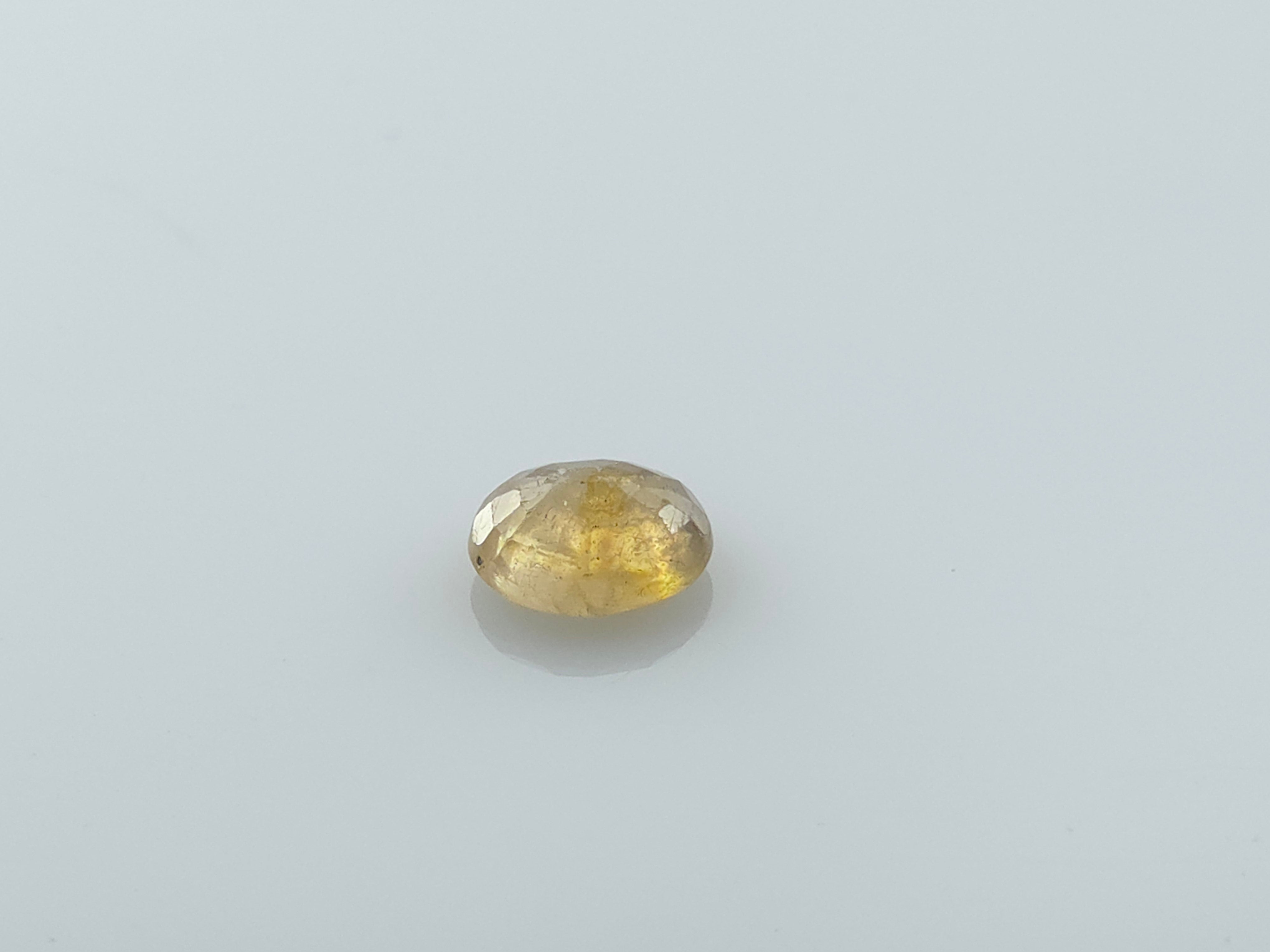 YELLOW SAPPHIRE - 3.09 CARATS
