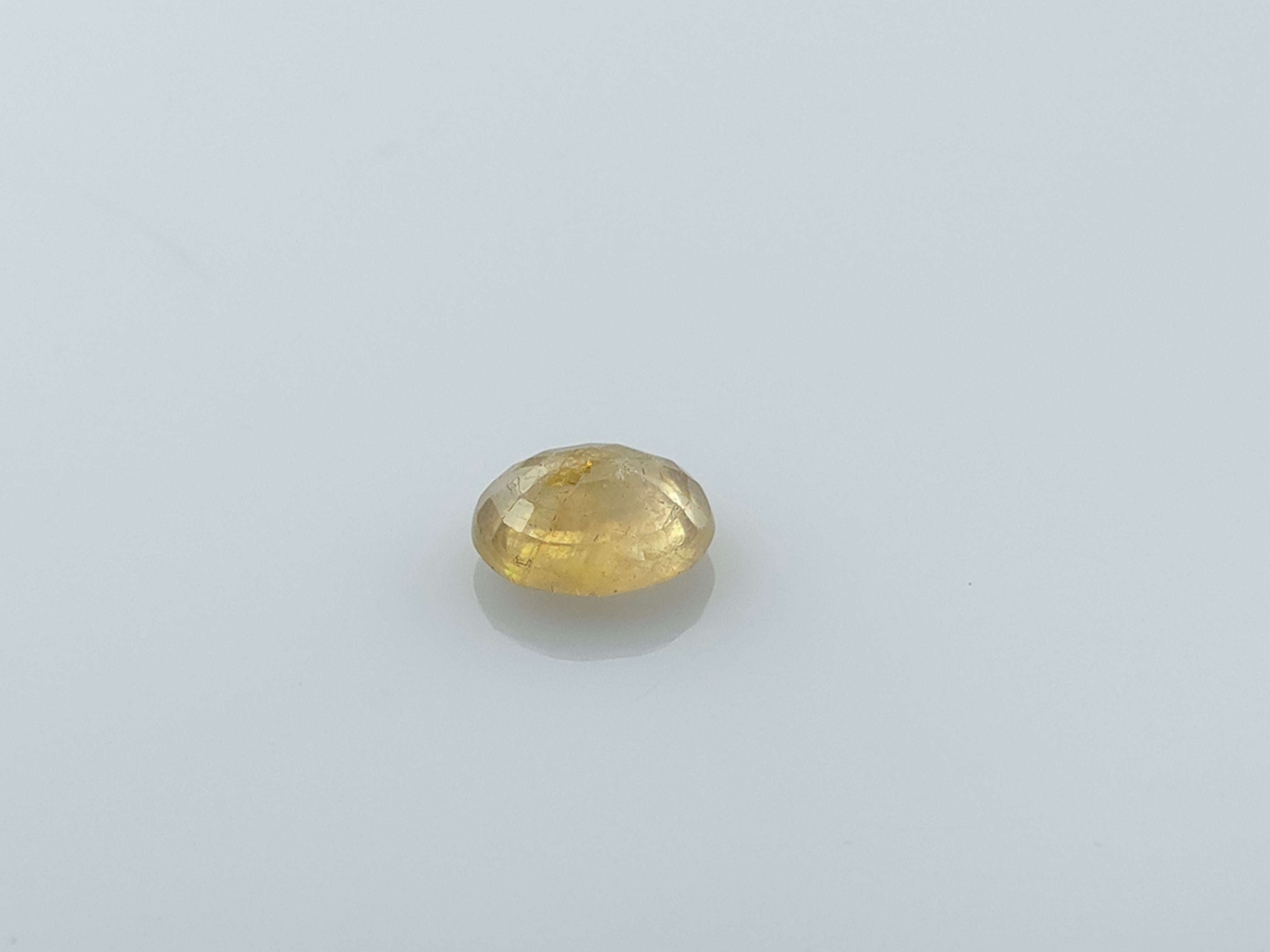 YELLOW SAPPHIRE - 3.09 CARATS
