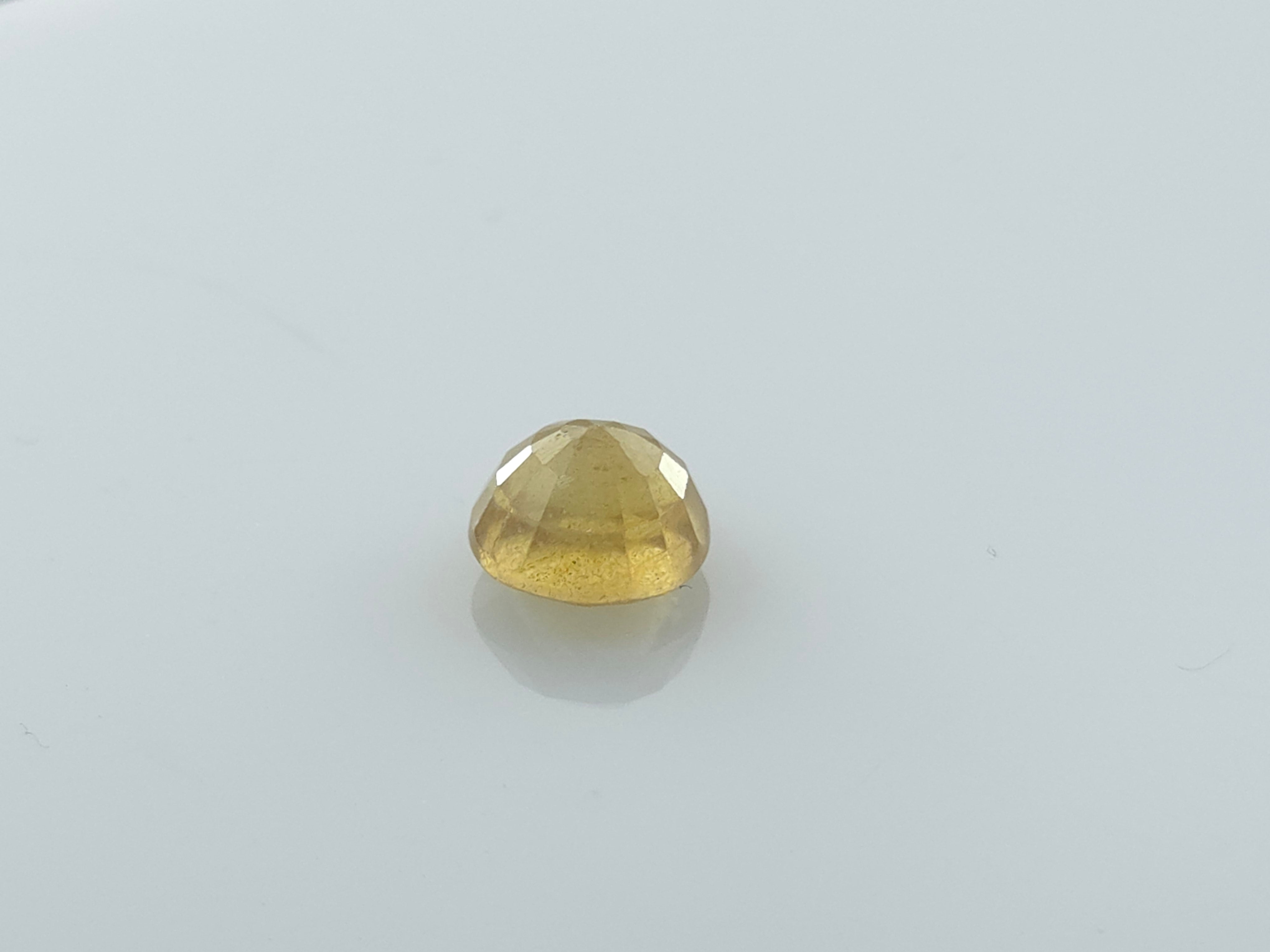 YELLOW SAPPHIRE - 4.54 CARATS