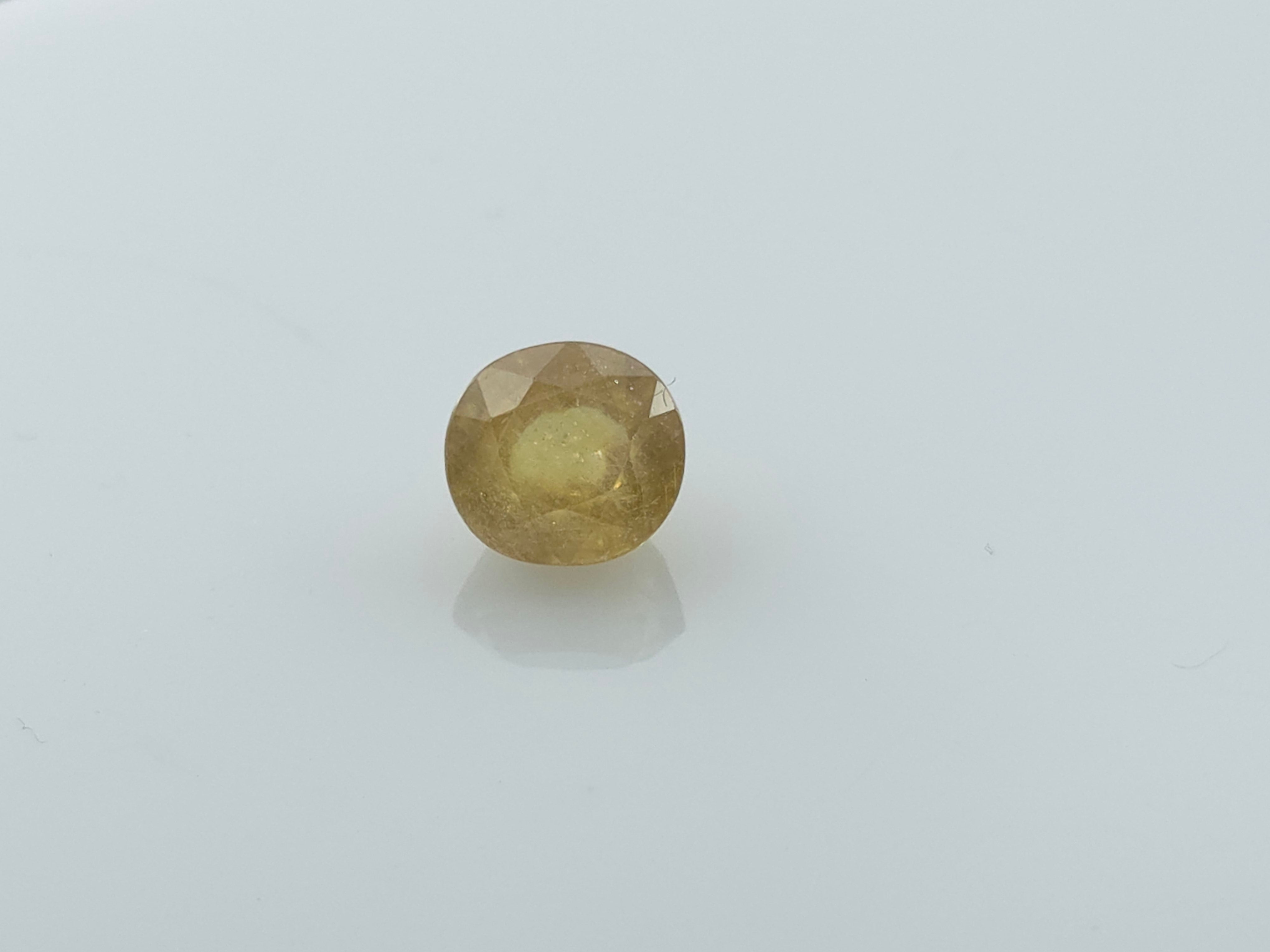 YELLOW SAPPHIRE - 4.54 CARATS