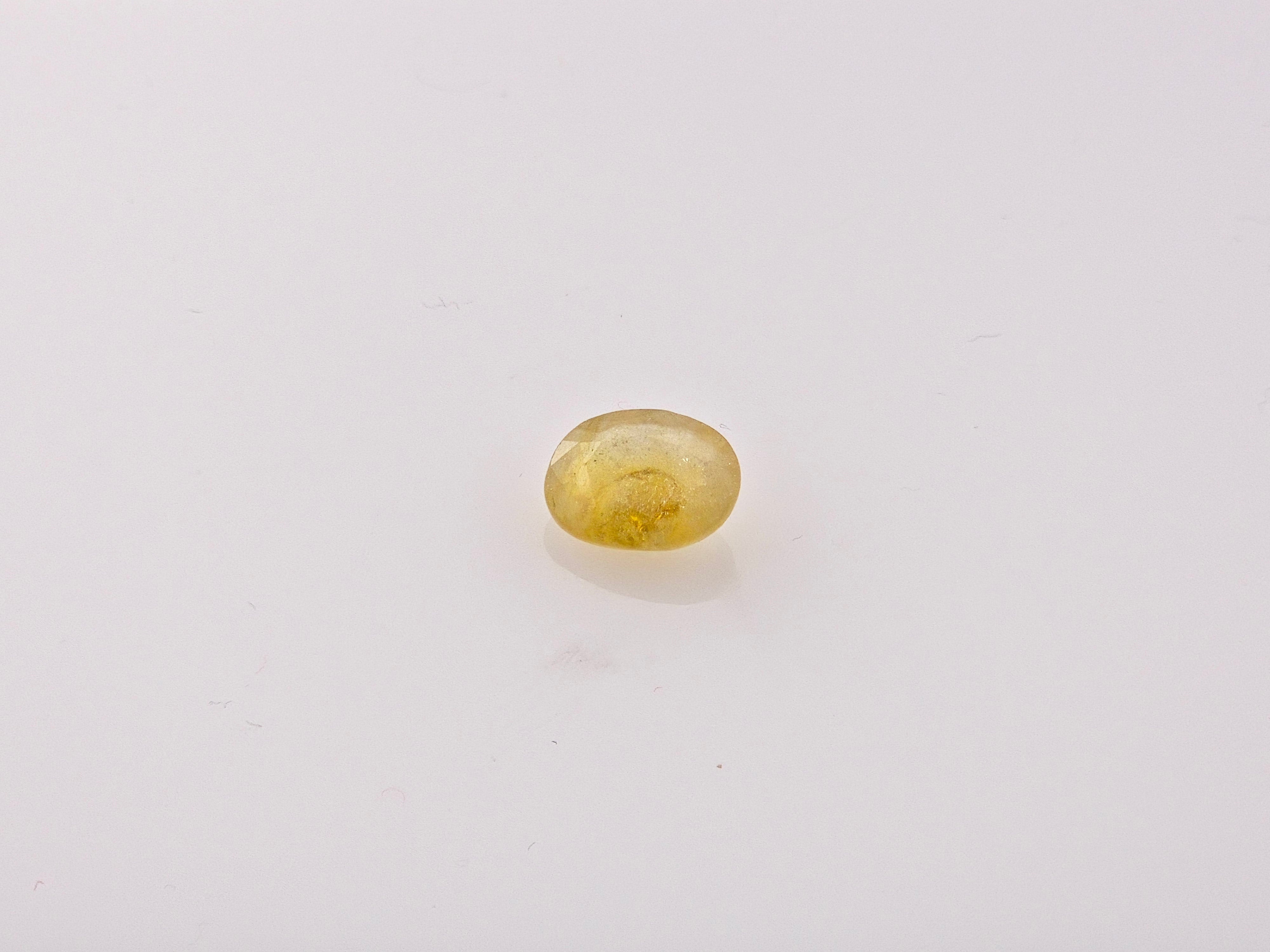 YELLOW  SAPPHIRE - 2.72 Carats
