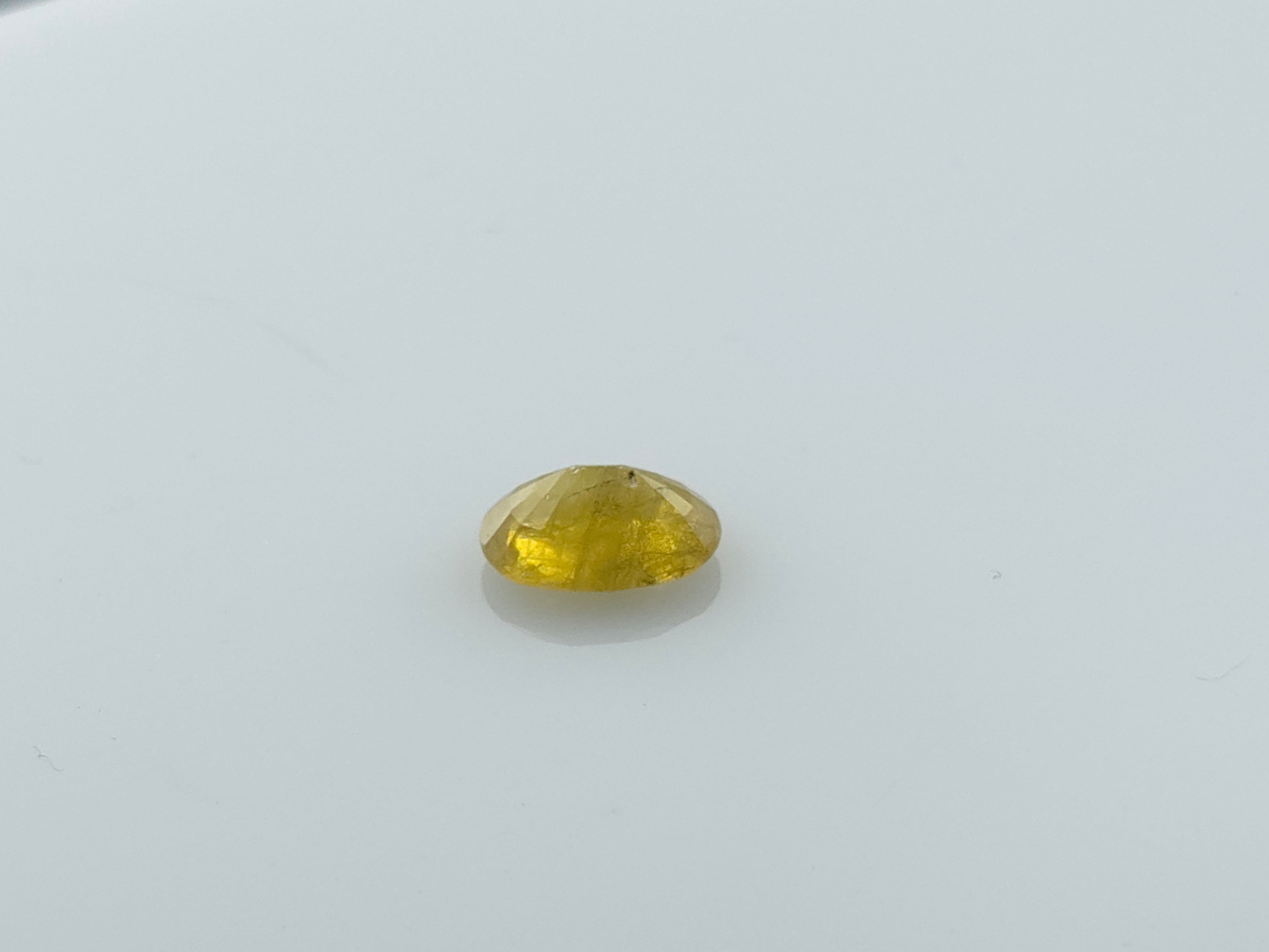 YELLOW SAPPHIRE - 2.1 CARATS