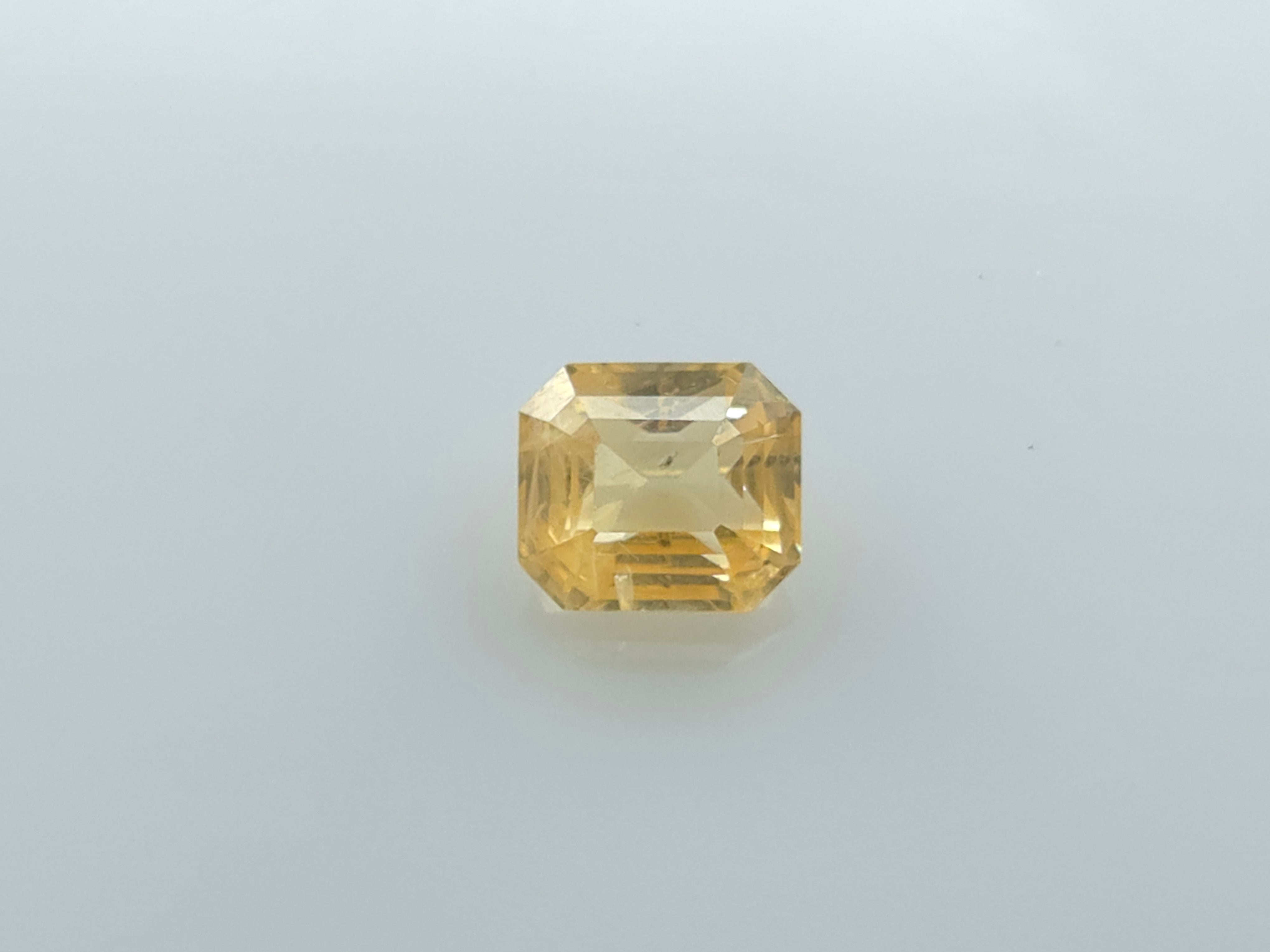YELLOW SAPPHIRE - 4.23 CARATS