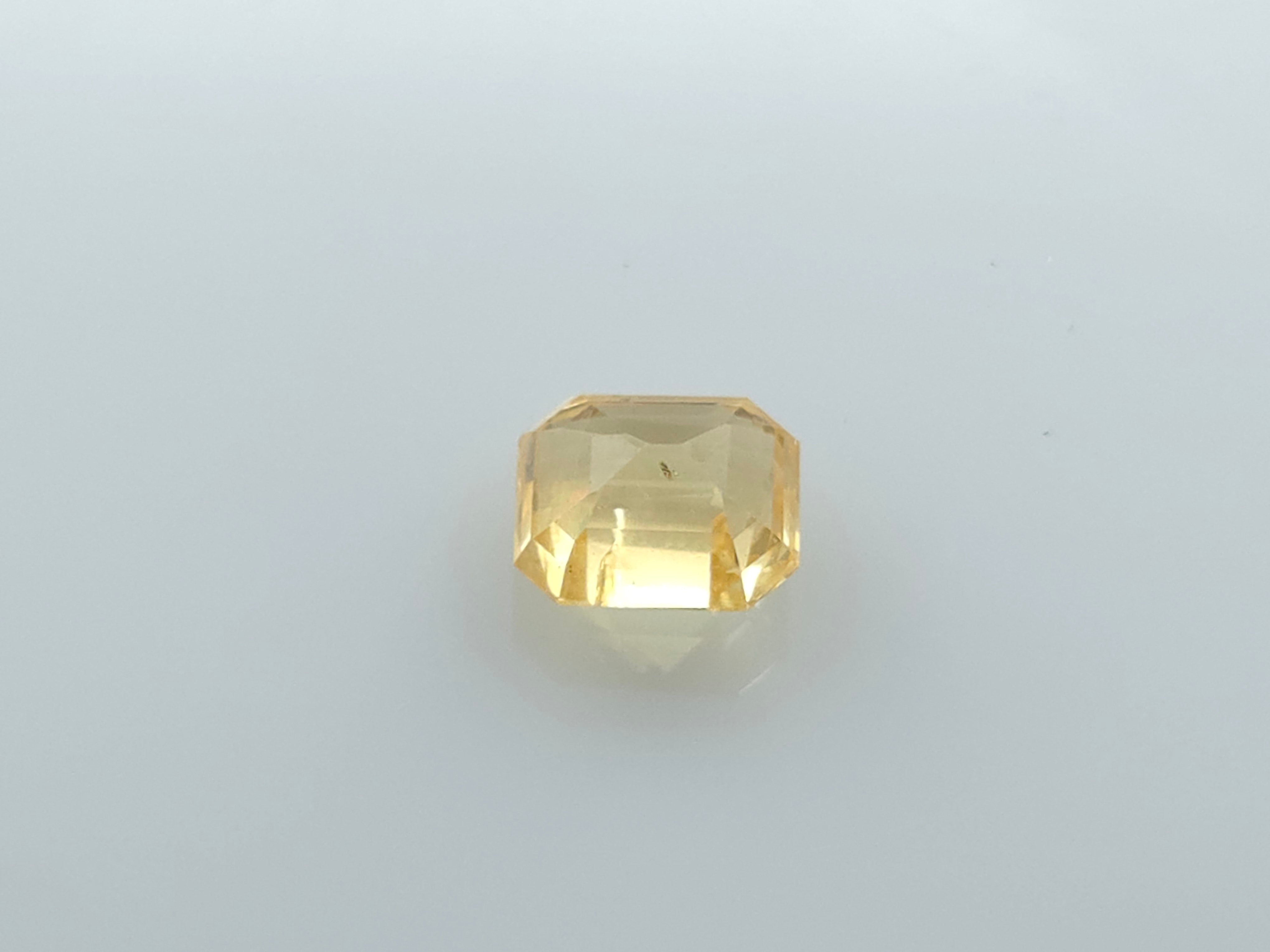 YELLOW SAPPHIRE - 4.23 CARATS