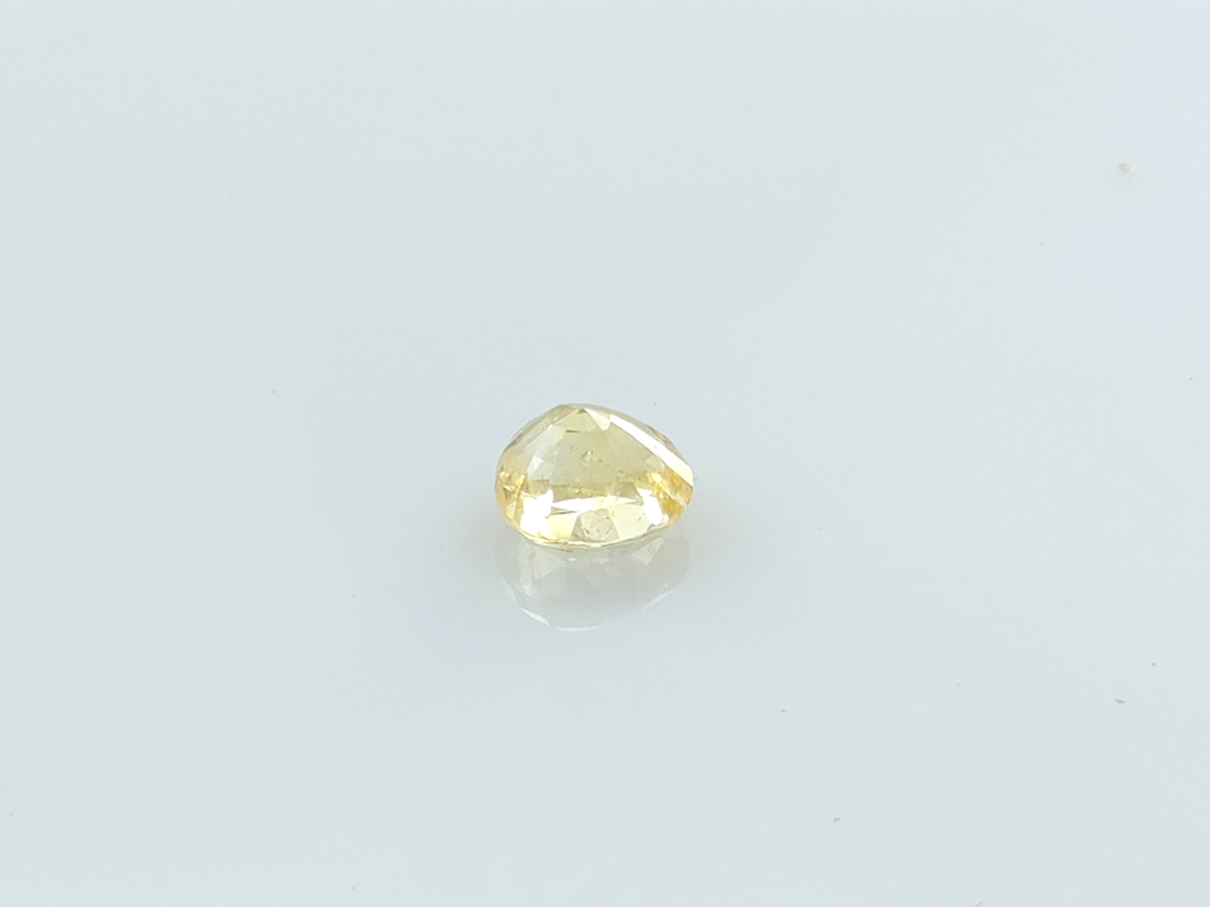 YELLOW SAPPHIRE - 3.65 CARATS