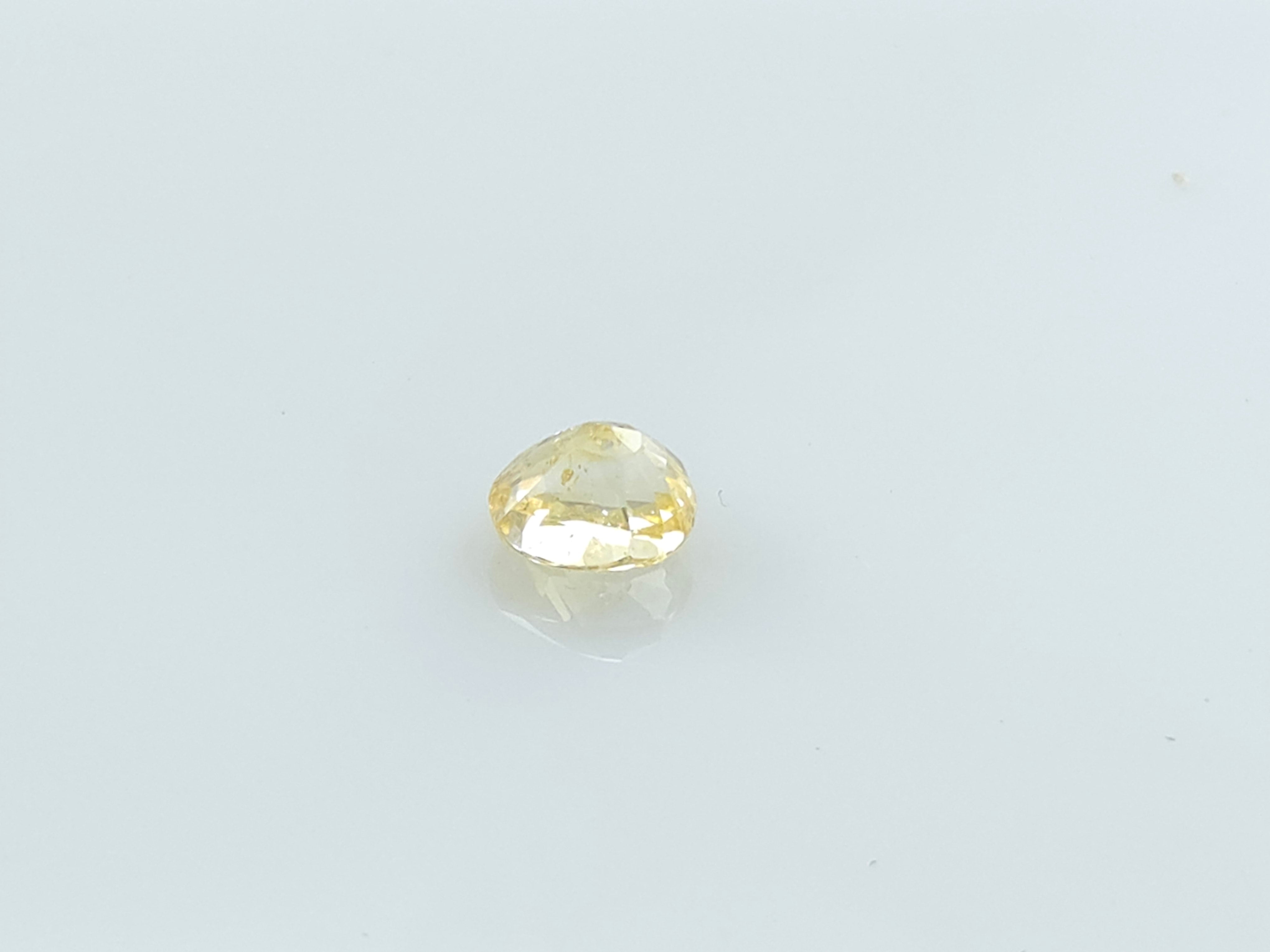 YELLOW SAPPHIRE - 3.65 CARATS