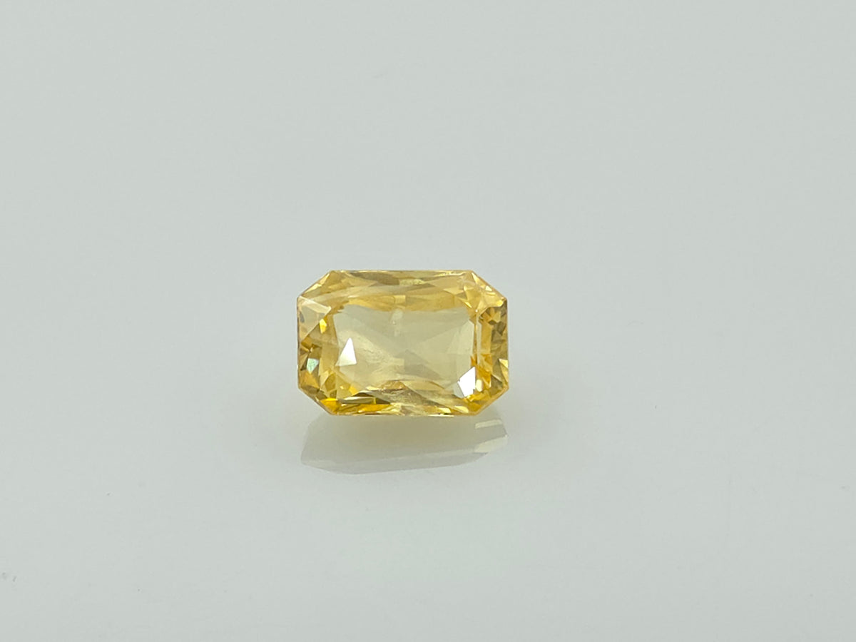 YELLOW SAPPHIRE - 6.63 CARATS