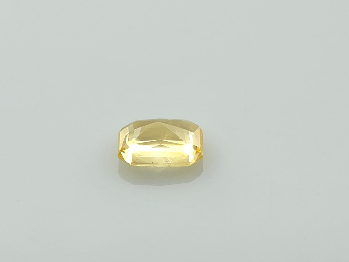 YELLOW SAPPHIRE - 6.63 CARATS