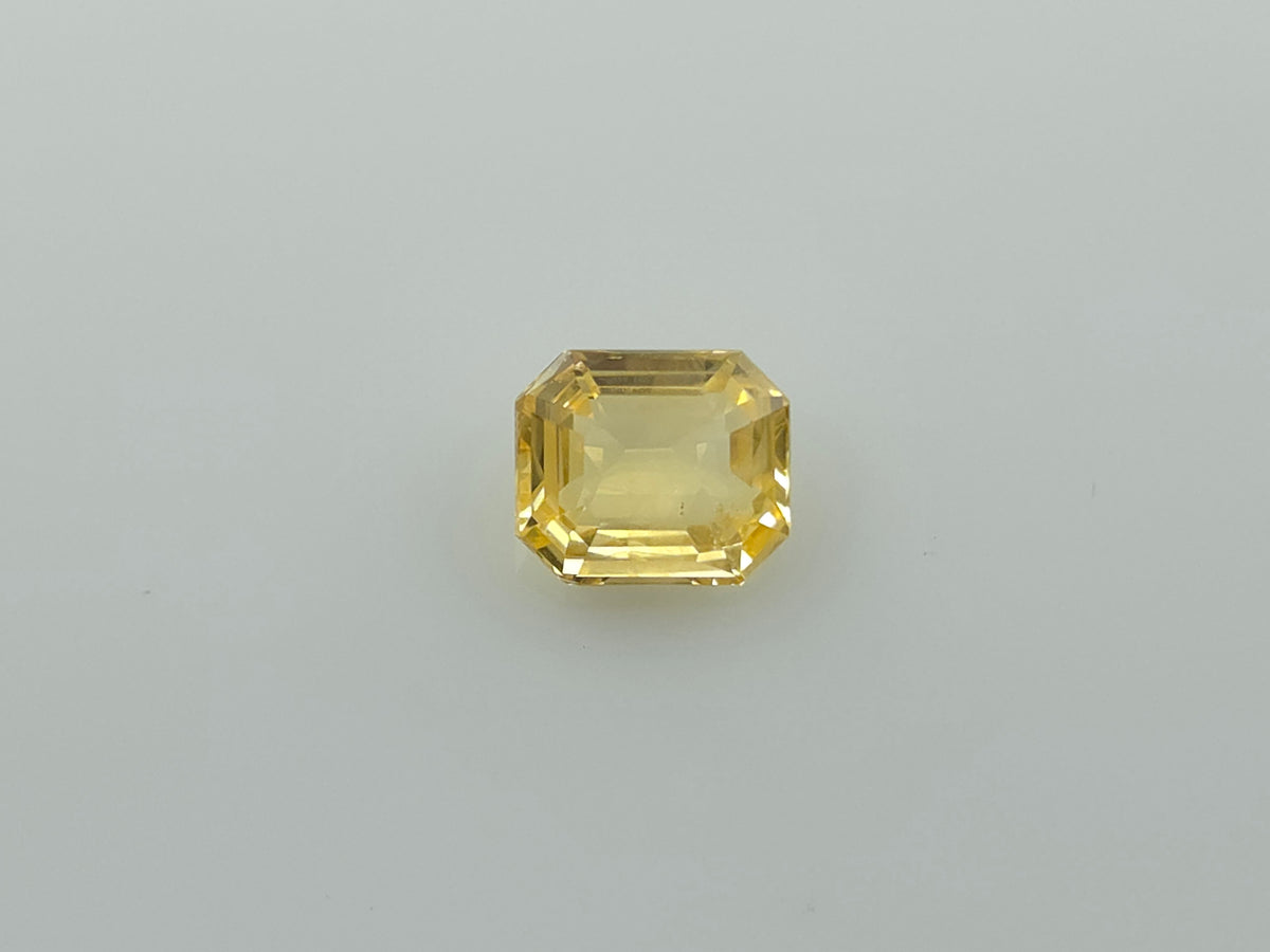 YELLOW SAPPHIRE - 5.2 CARATS