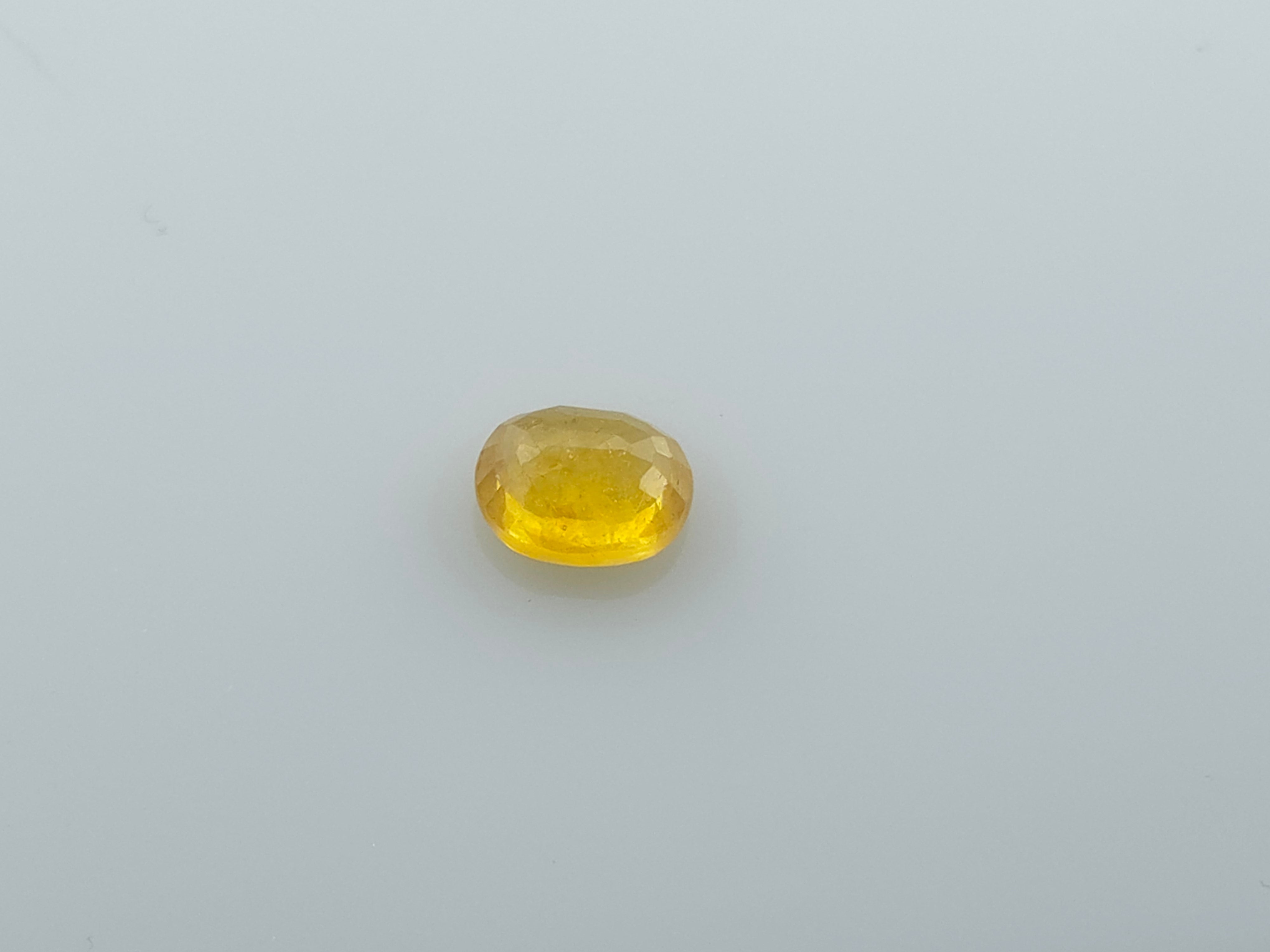 YELLOW SAPPHIRE - 2.94 CARATS