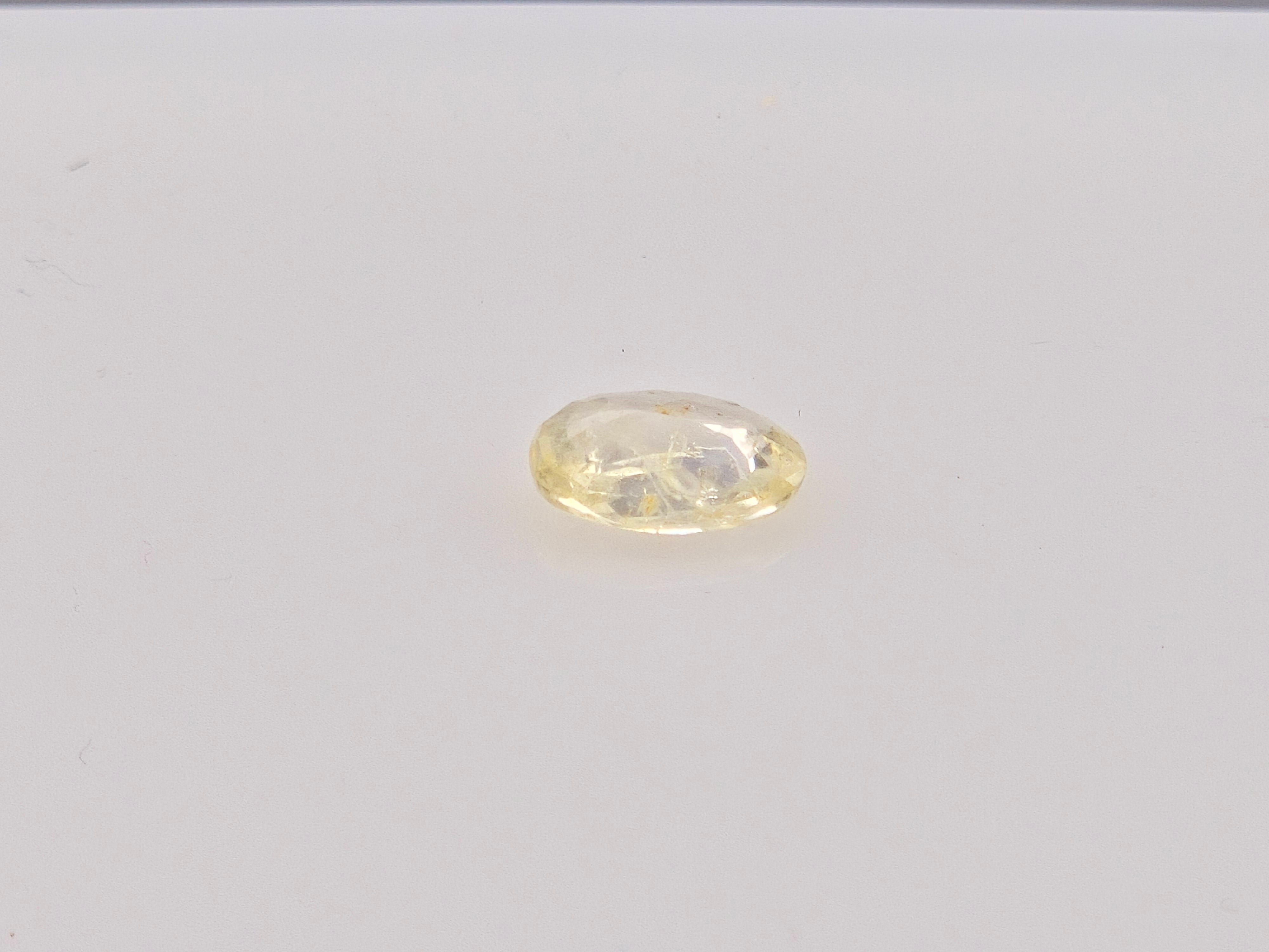 YELLOW SAPPHIRE-  3.24 Carats
