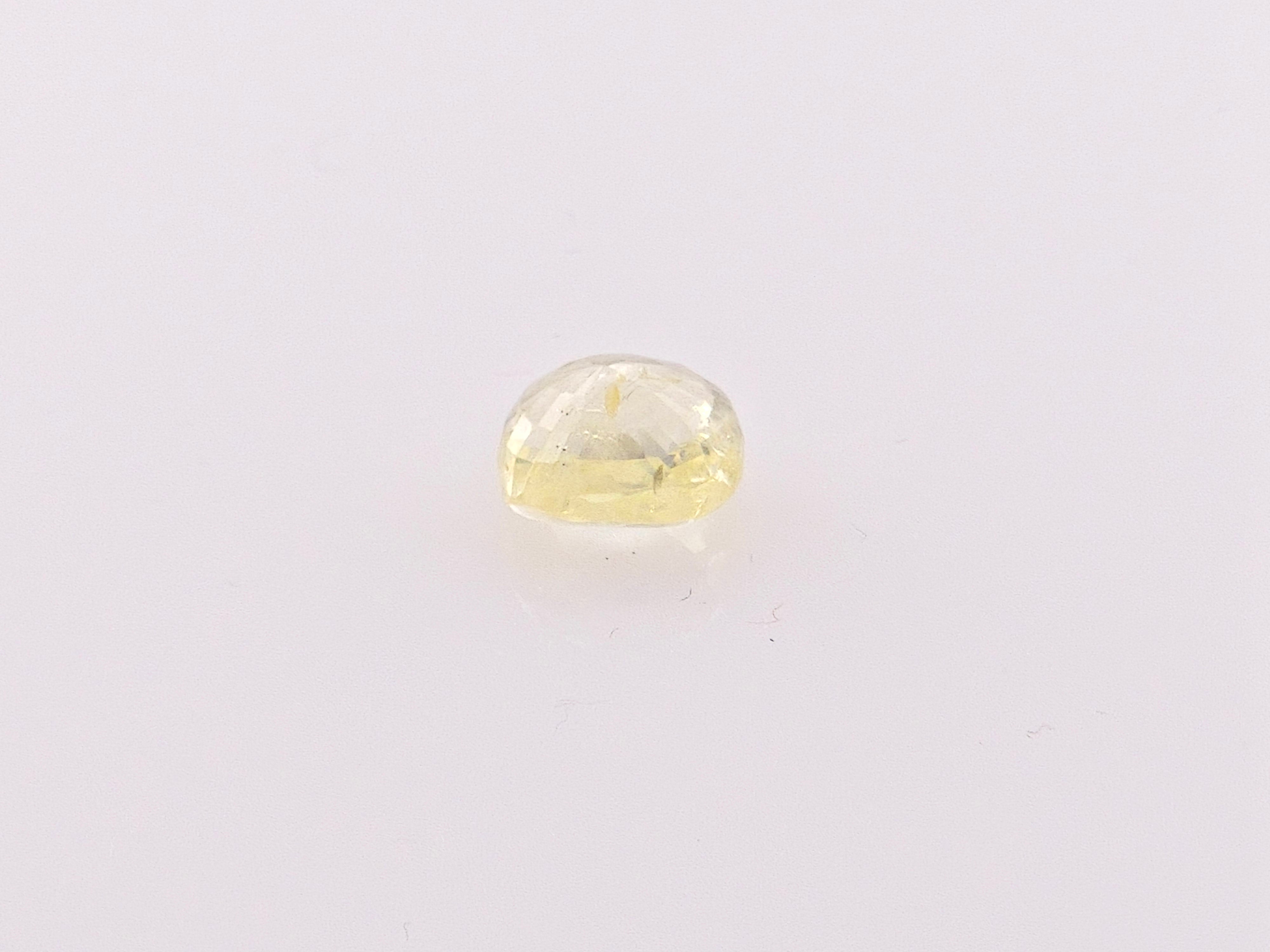 YELLOW SAPPHIRE-  3.01 Carats