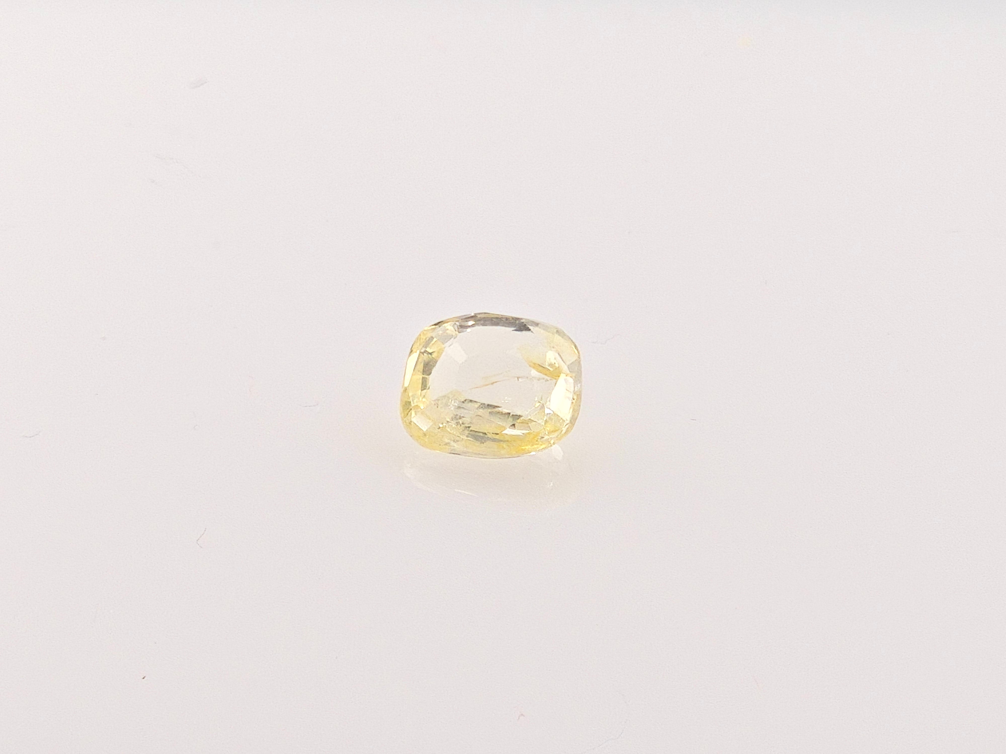 YELLOW SAPPHIRE-  3.19 Carats