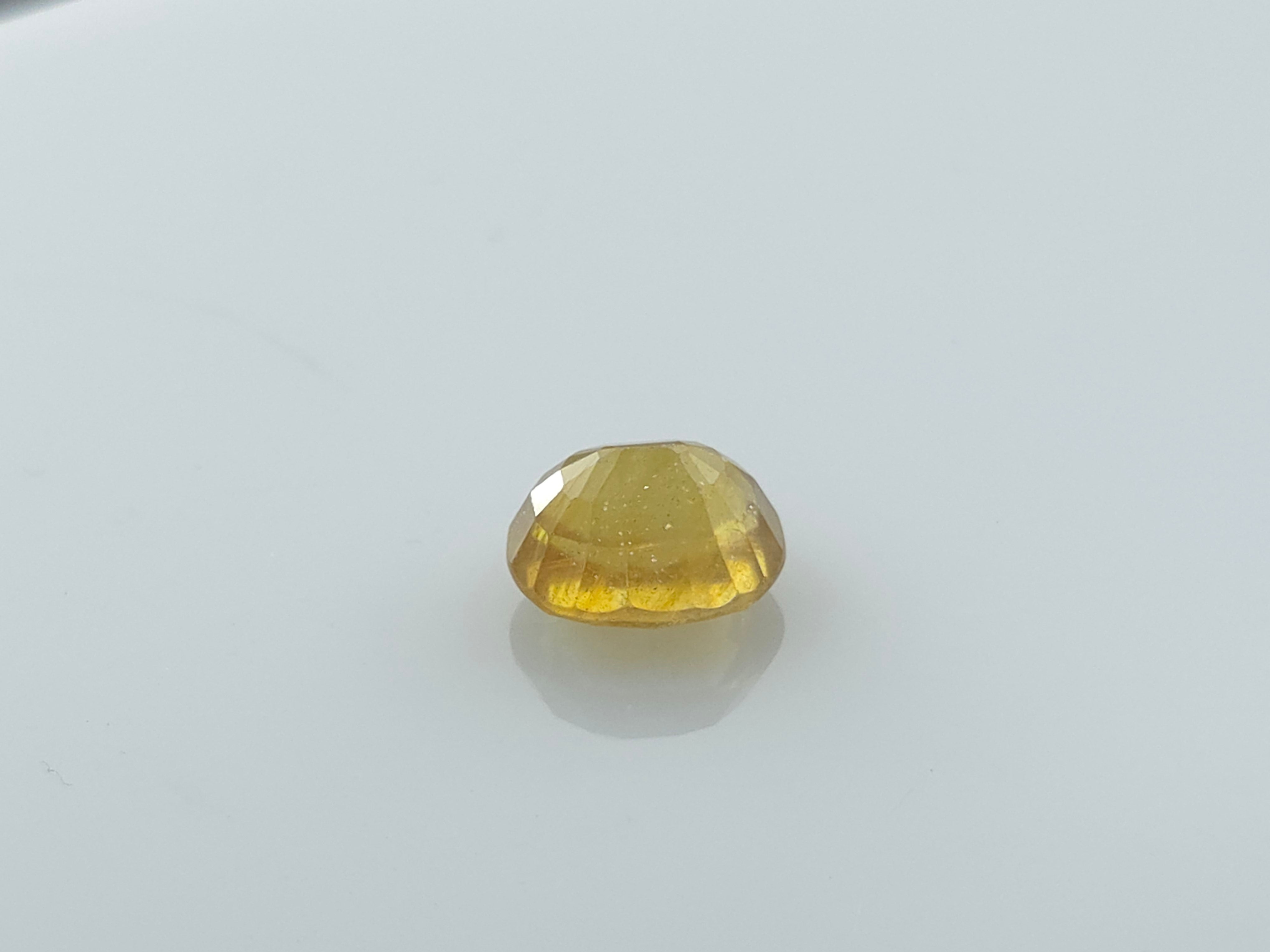 YELLOW SAPPHIRE - 5.55 CARATS